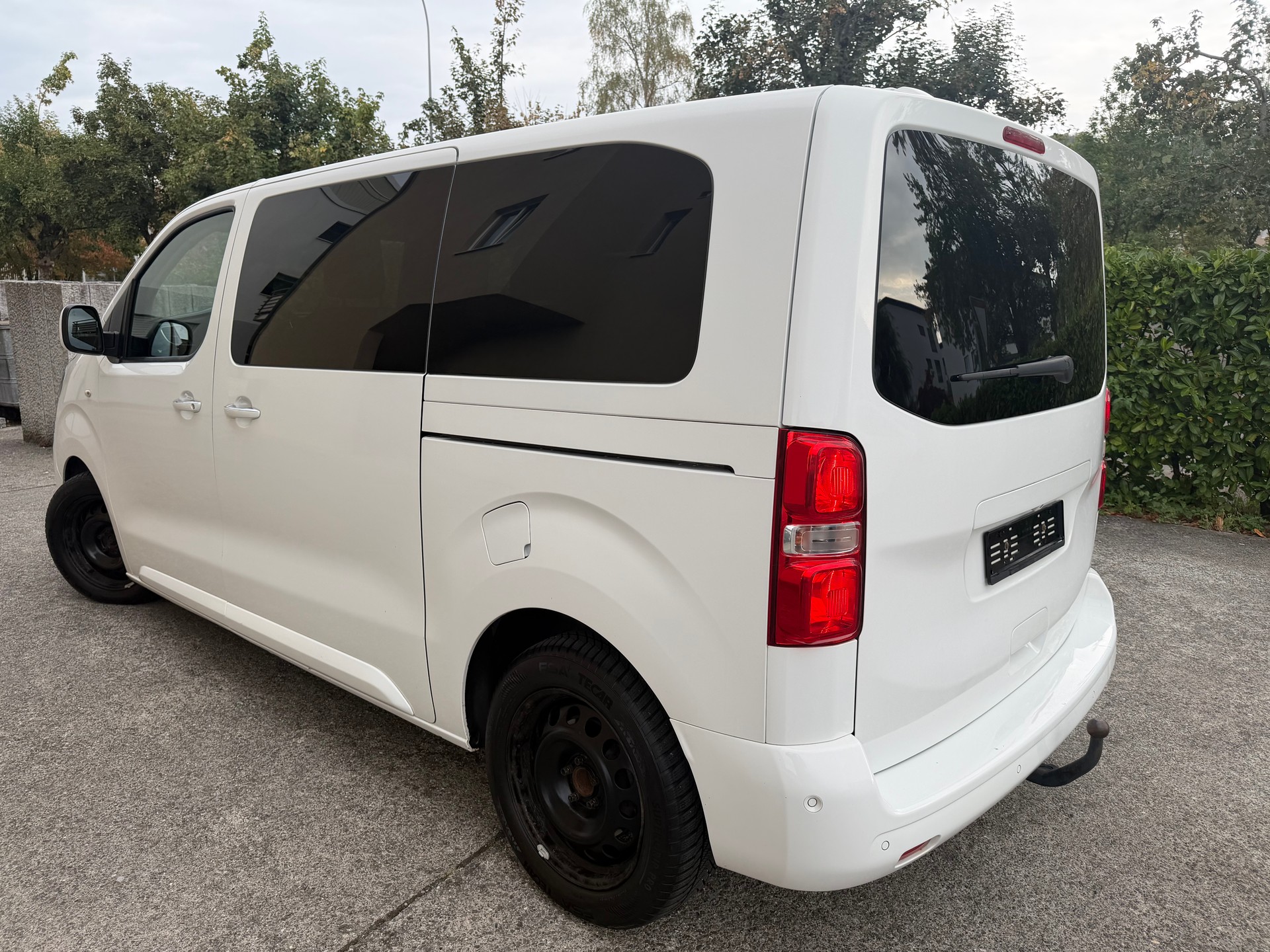 CITROEN Jumpy 2.0 HDi 180 S&S Size M EAT8-image-2