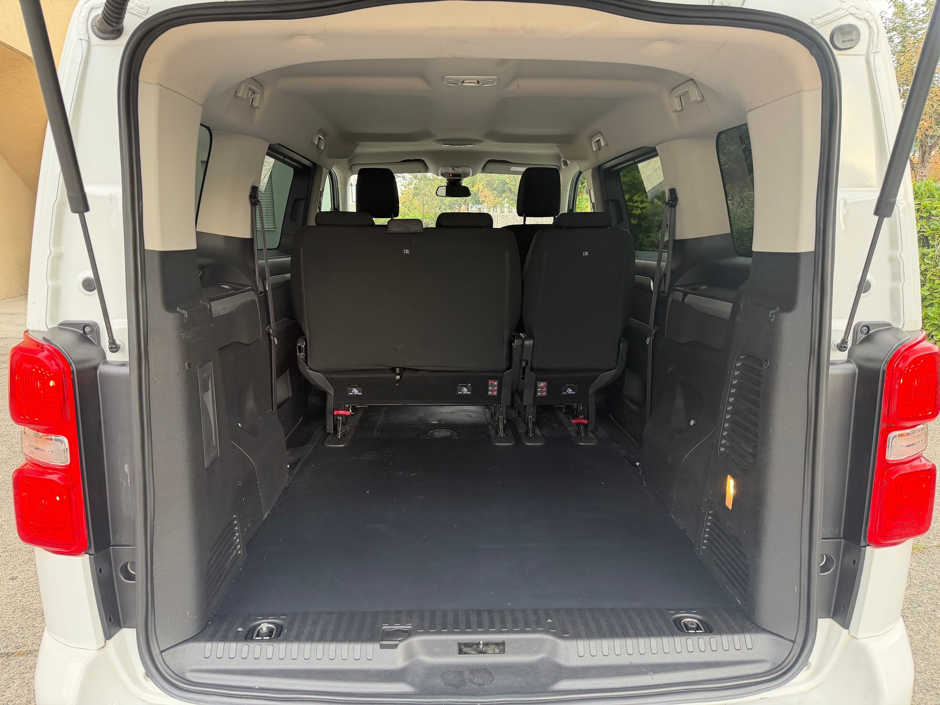 CITROEN Jumpy 2.0 HDi 180 S&S Size M EAT8-image-4
