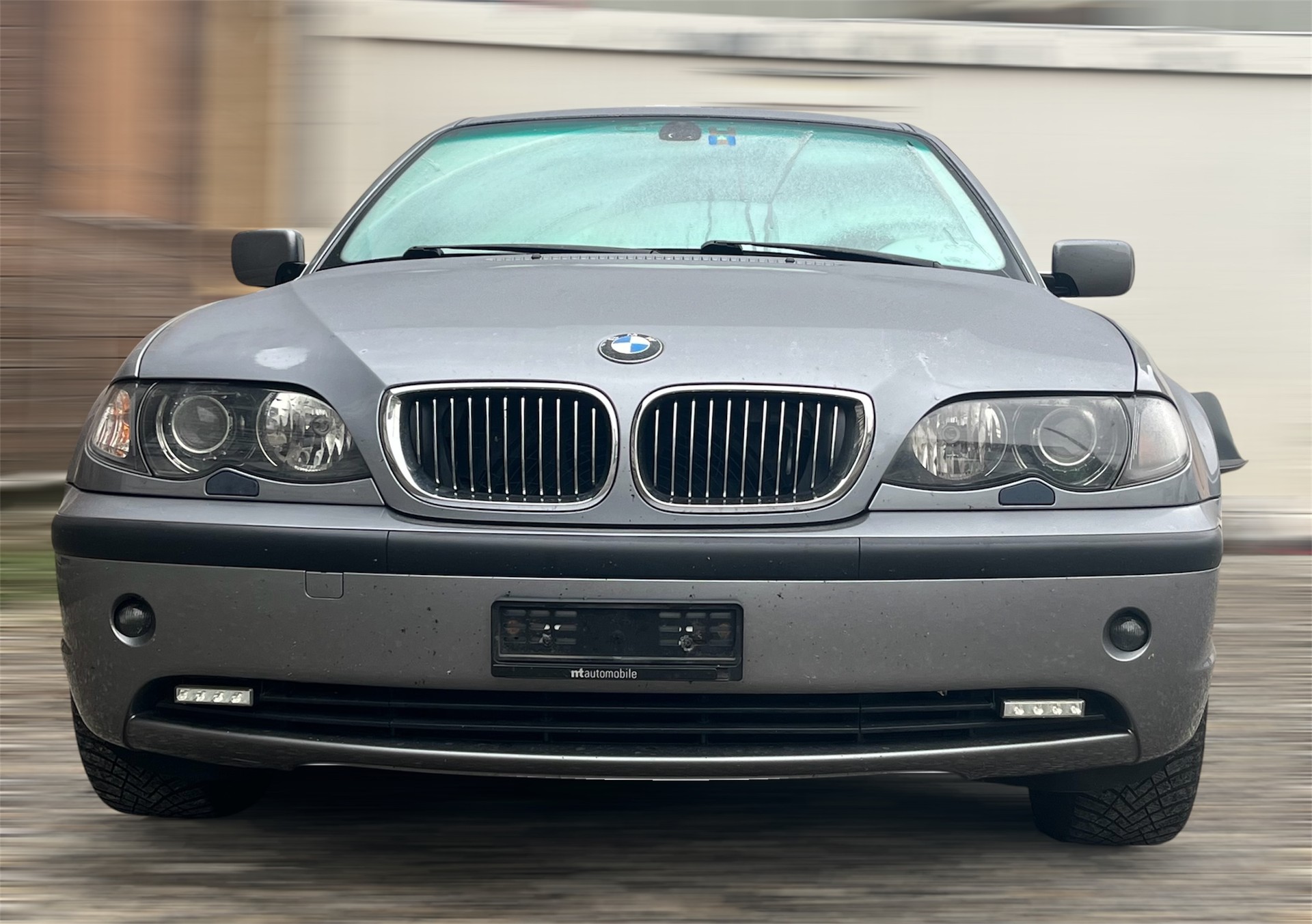 BMW 325xi-image-2