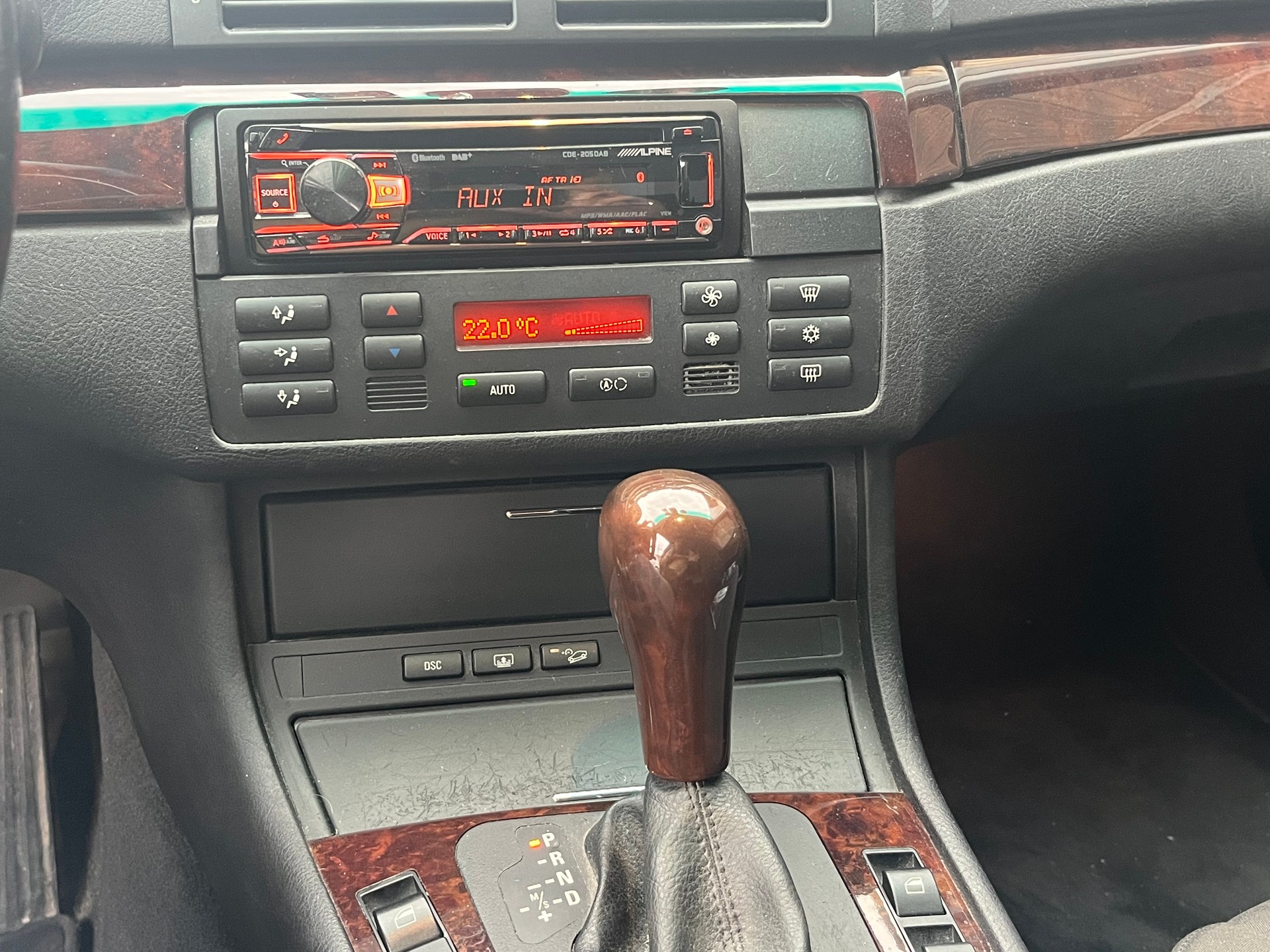 BMW 325xi-image-6