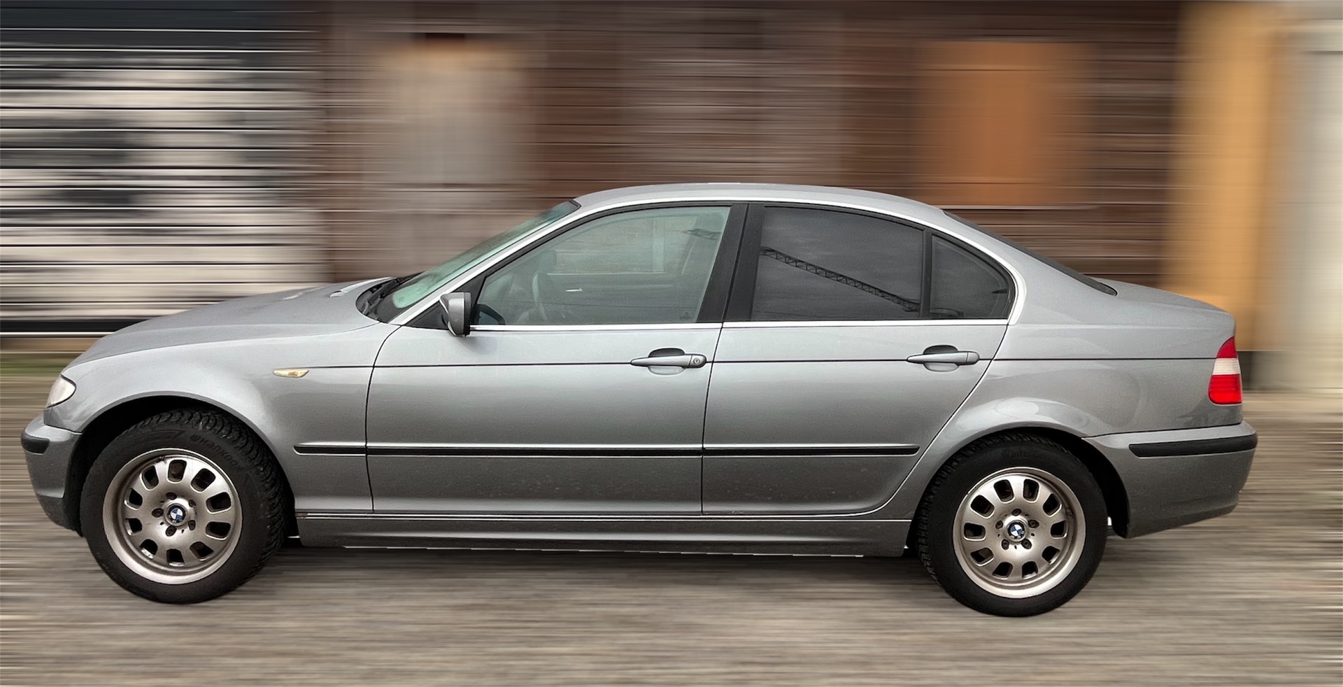 BMW 325xi-image-1