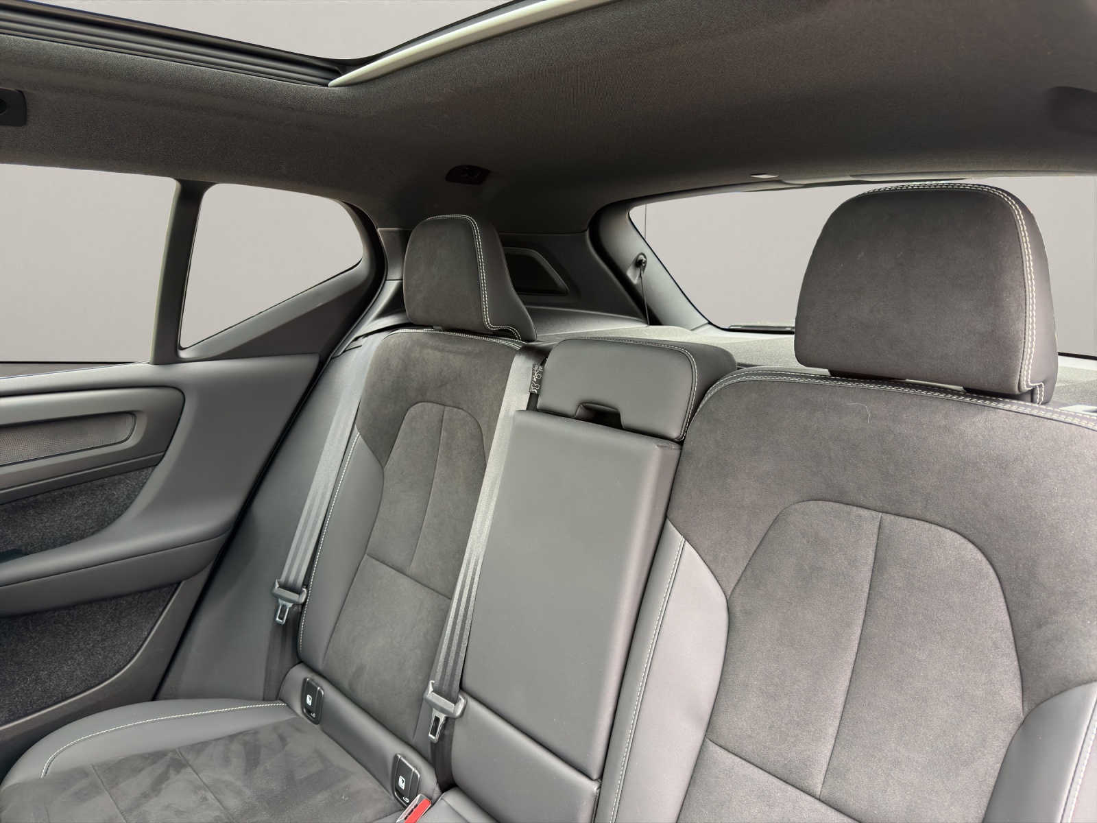 VOLVO XC40 2.0 B4 MH Ultimate Bright-image-14
