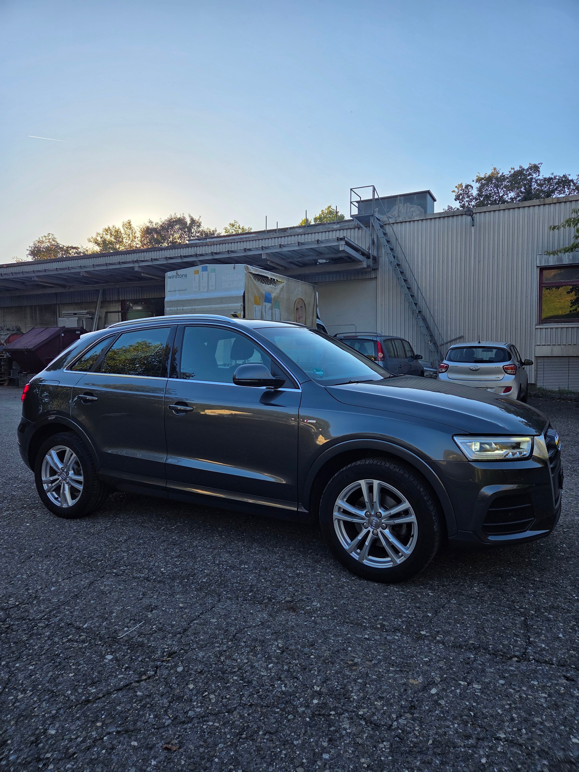 AUDI Q3 2.0 TDI design quattro S-tronic-image-1
