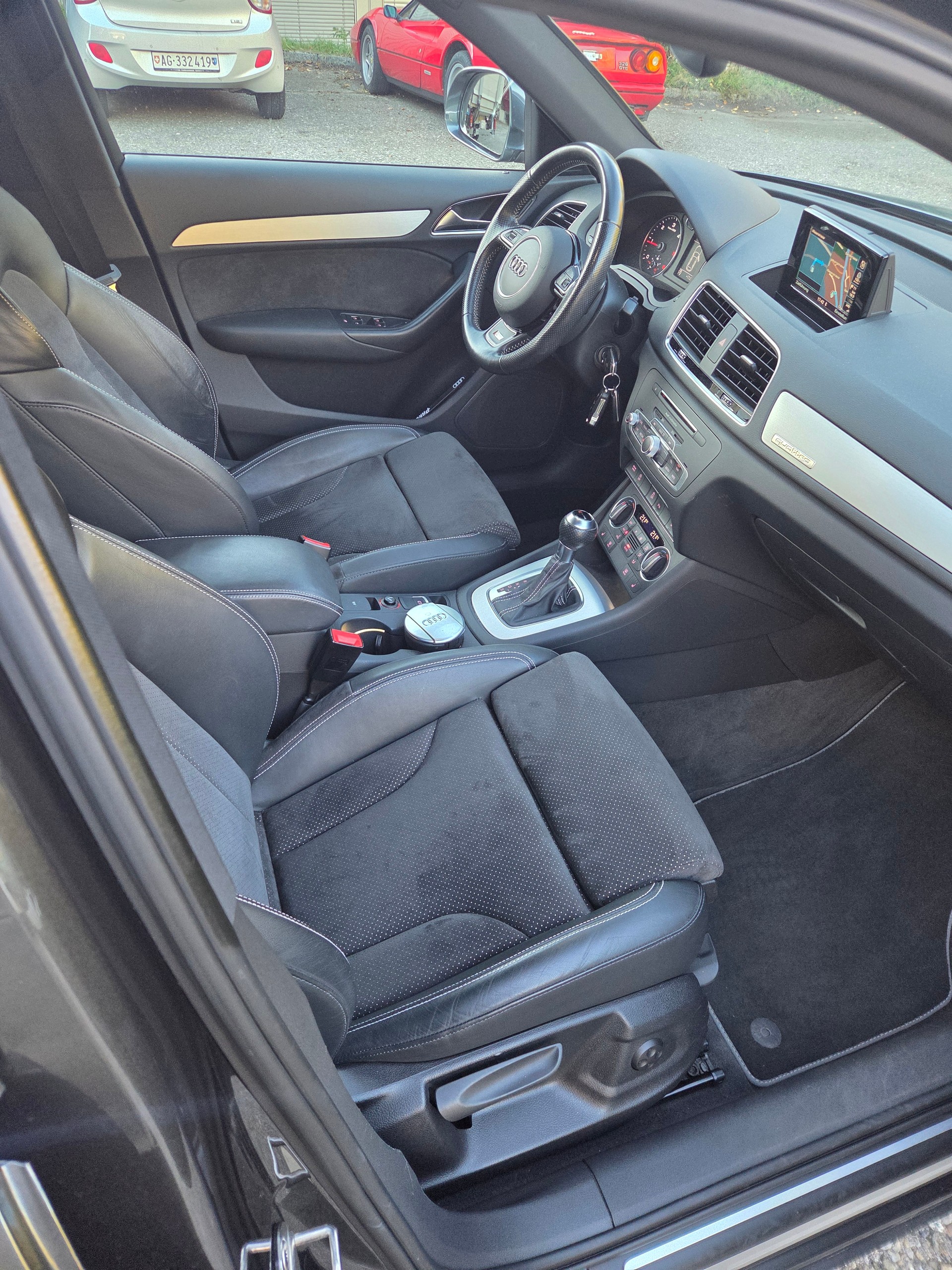 AUDI Q3 2.0 TDI design quattro S-tronic-image-9
