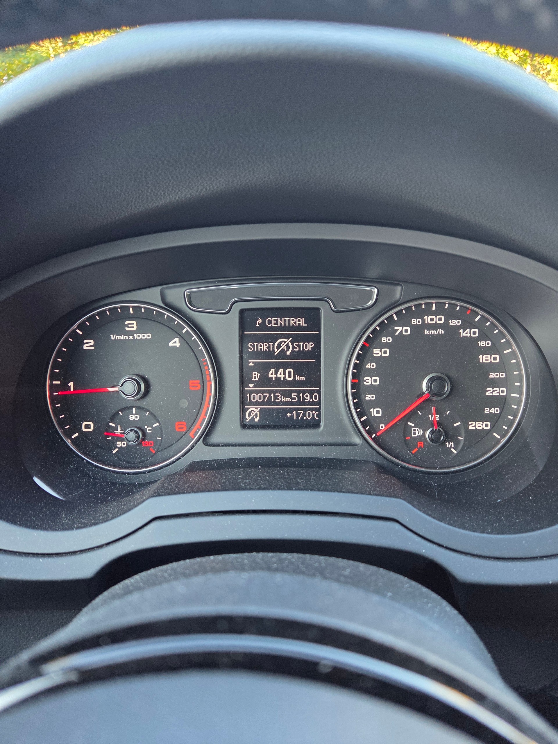 AUDI Q3 2.0 TDI design quattro S-tronic-image-12