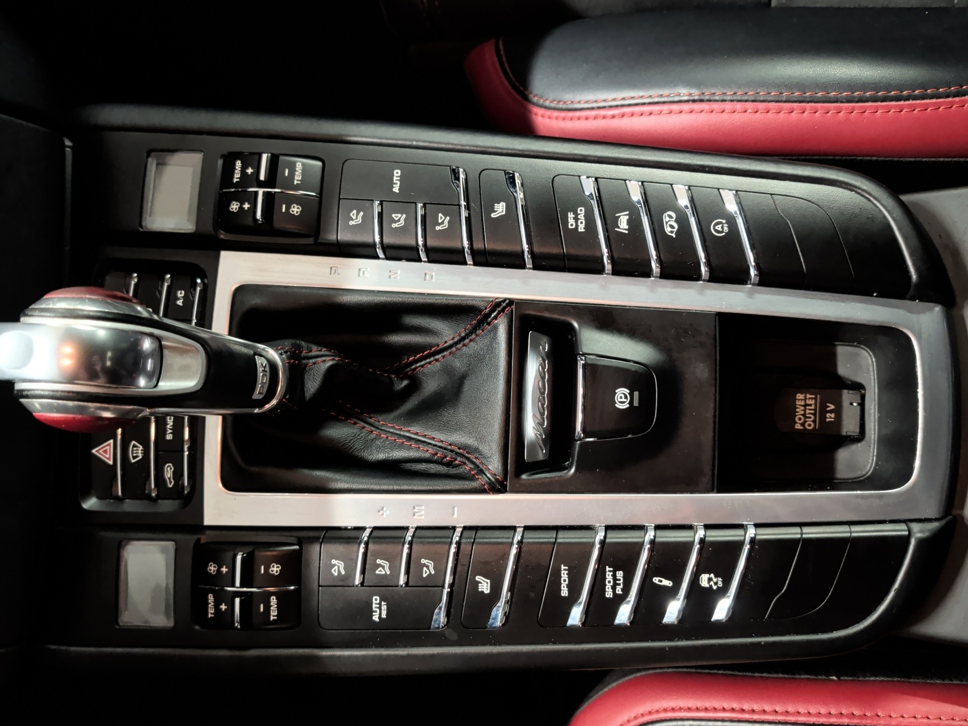 PORSCHE Macan Turbo Exclusive Performance Edition PDK - PORSCHE APPROVED 06-2027 --image-10