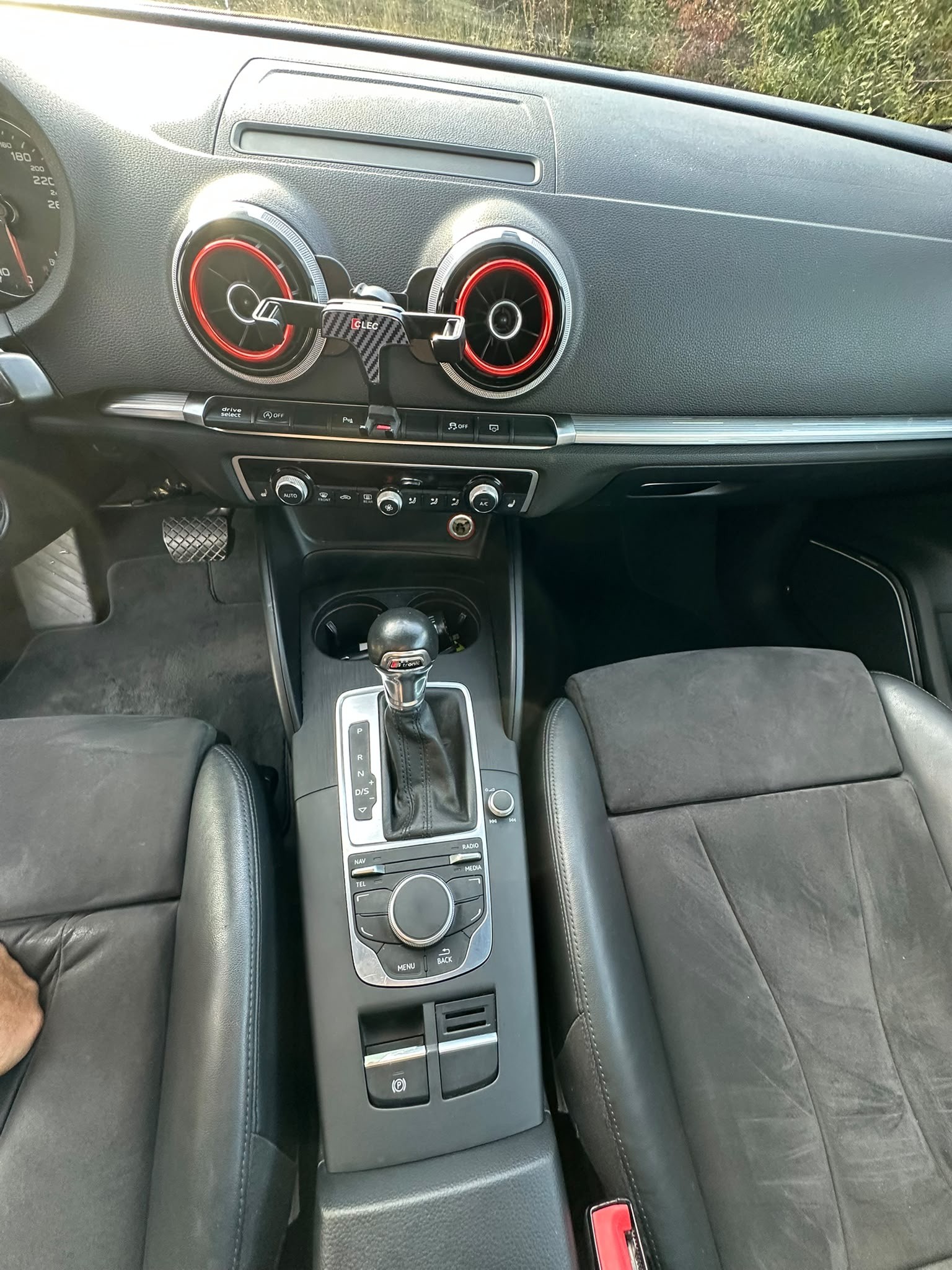 AUDI A3 1.8 TFSI Attraction S-tronic-image-10