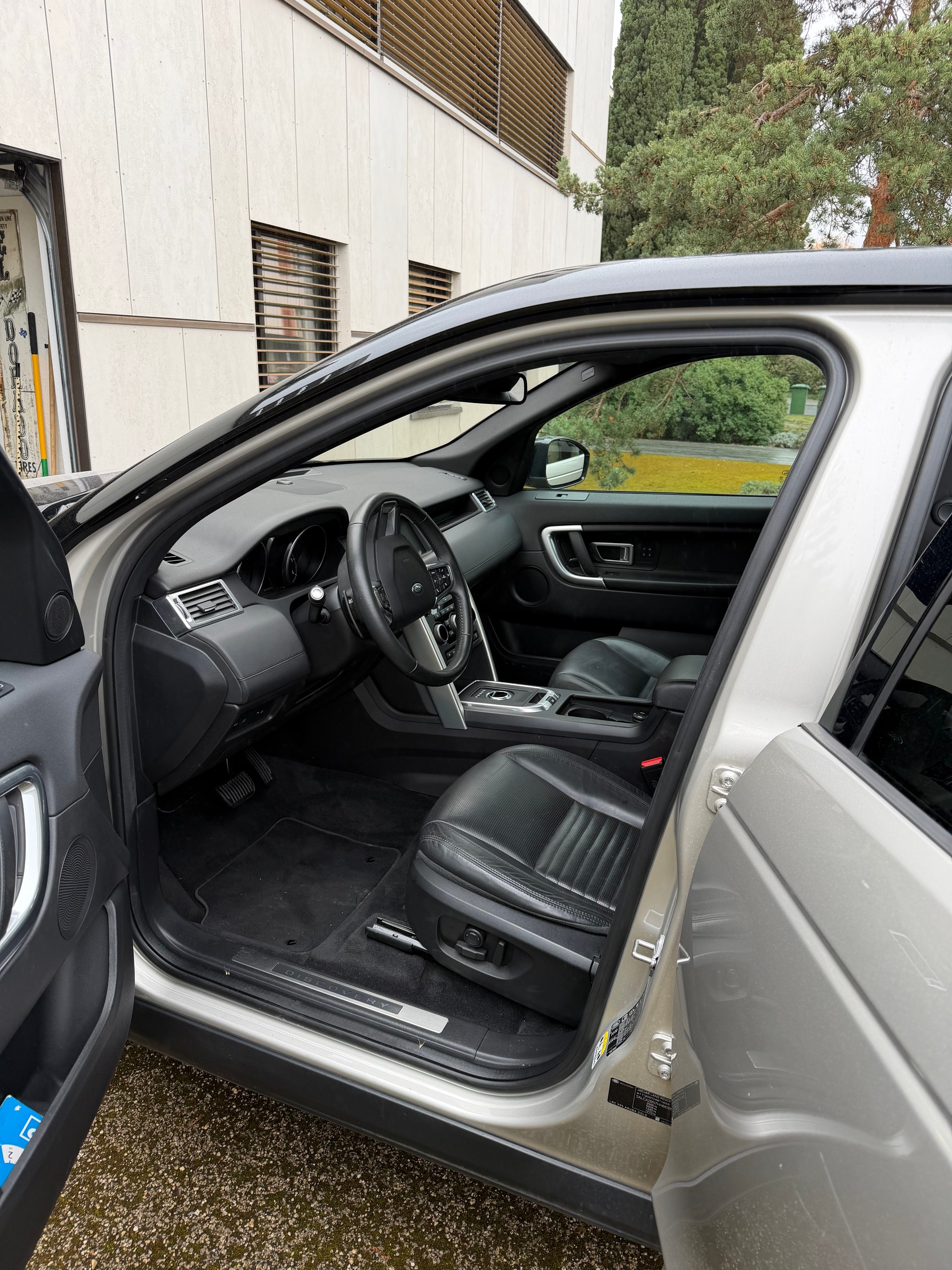 LAND ROVER 2.0 TD4 180 HSE Luxury-image-3