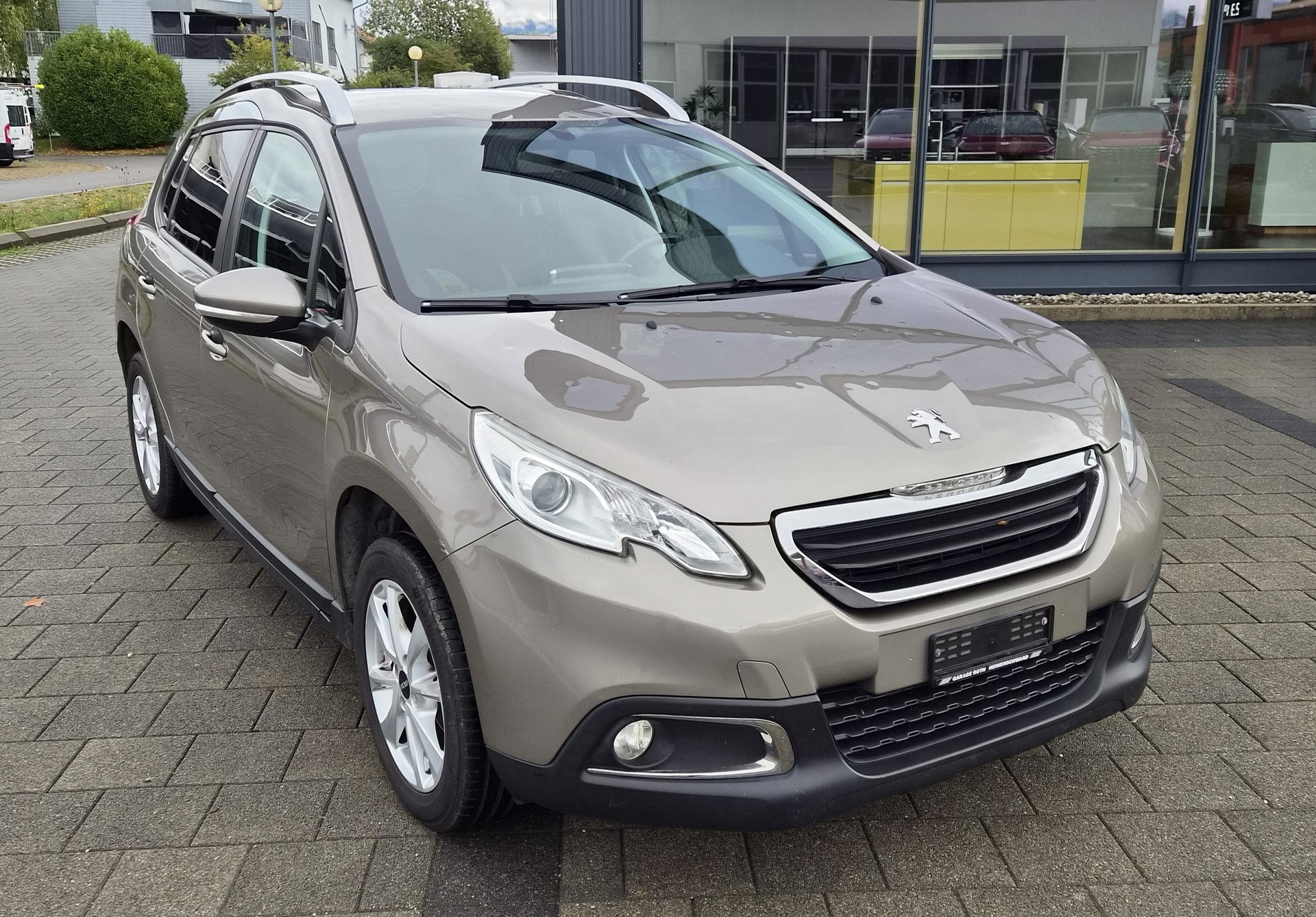 PEUGEOT 2008 1.6 e-HDi Active EGS6-image-1