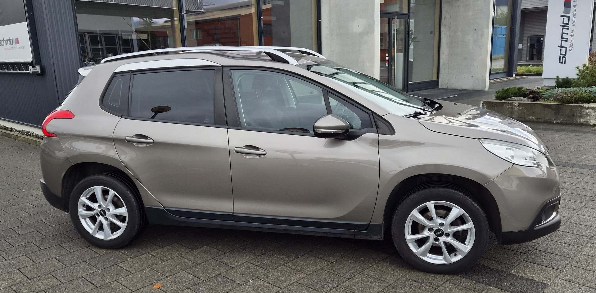 PEUGEOT 2008 1.6 e-HDi Active EGS6-image-2