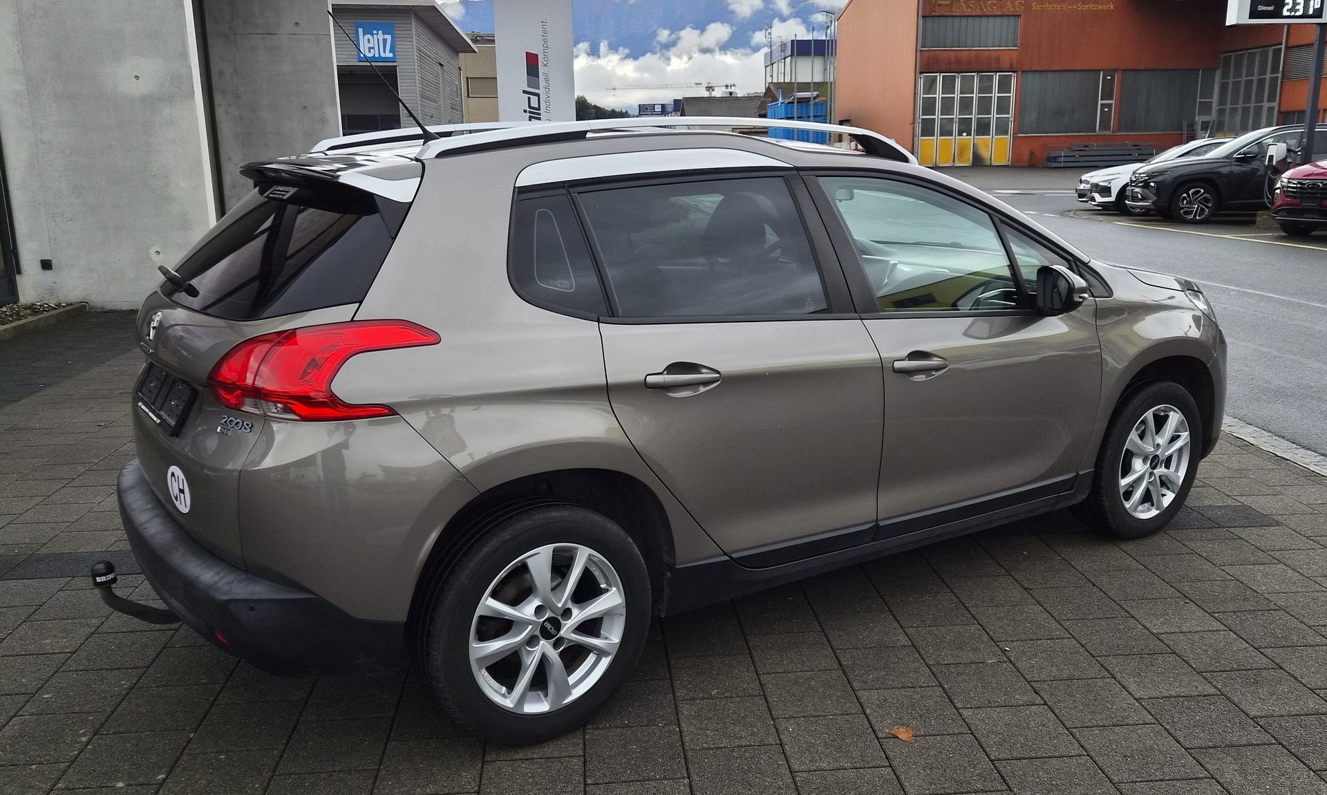 PEUGEOT 2008 1.6 e-HDi Active EGS6-image-3