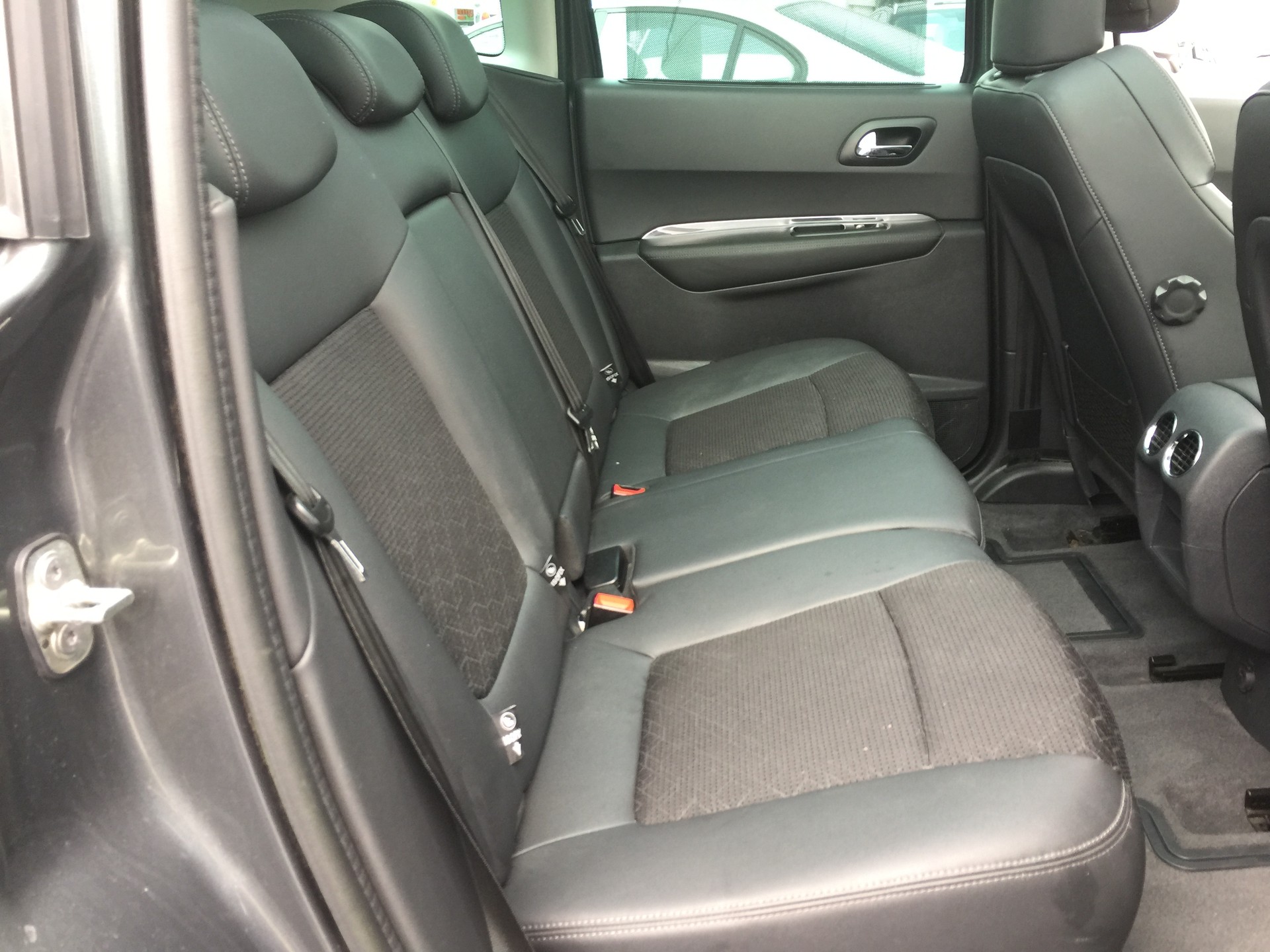 PEUGEOT 3008 1.6 16V T Allure-image-7