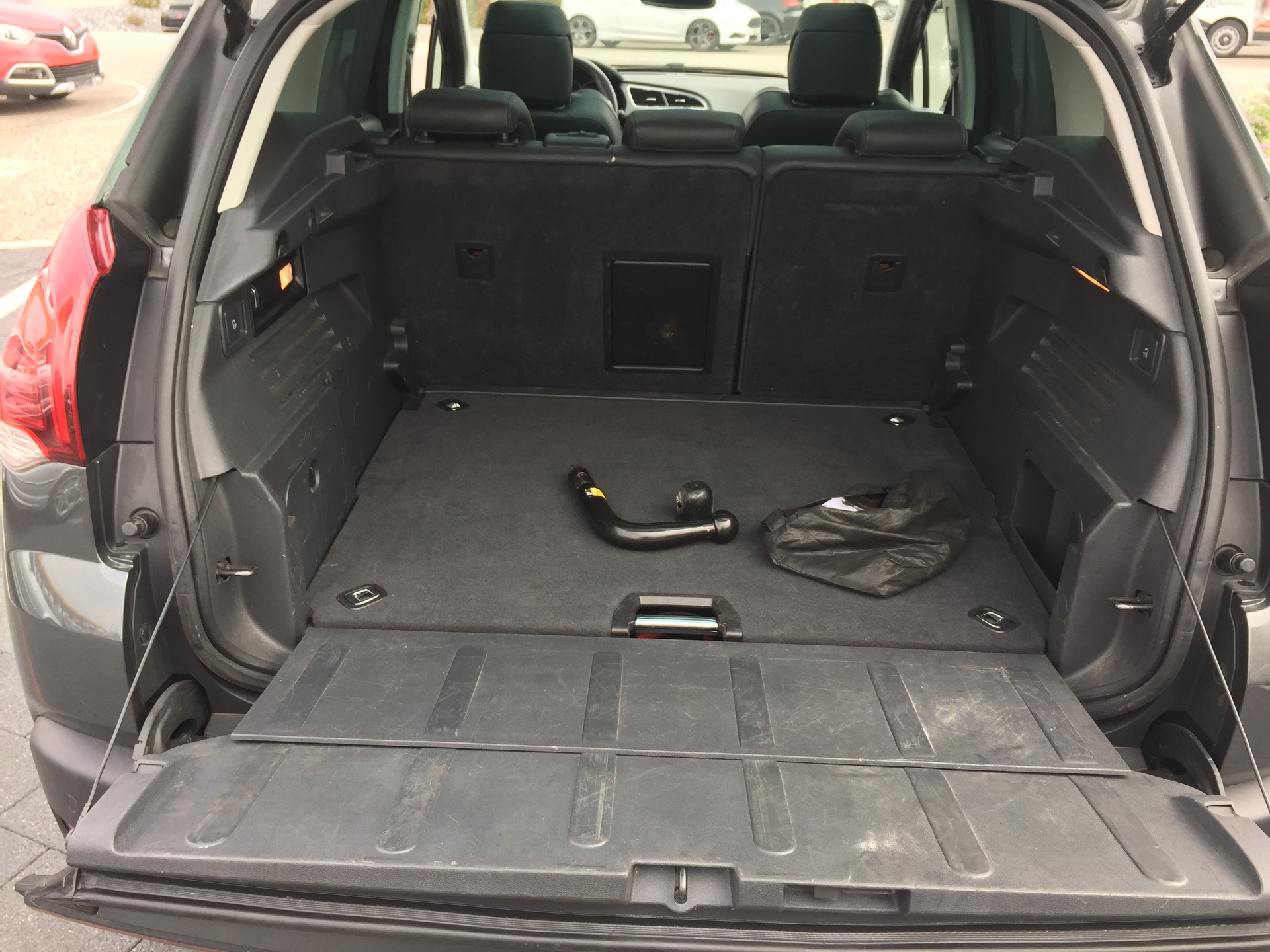 PEUGEOT 3008 1.6 16V T Allure-image-6