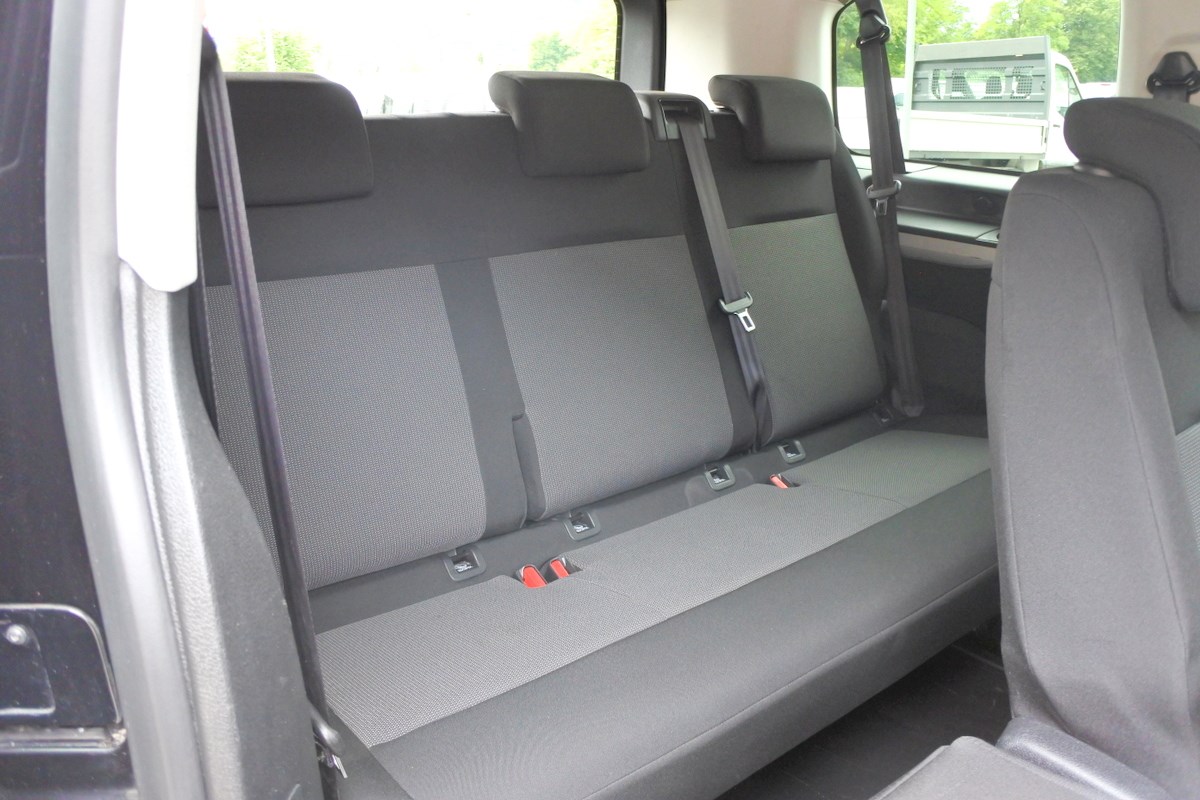 PEUGEOT Traveller Business Stand.-showroom-element-3