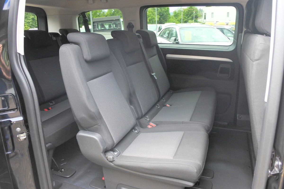 PEUGEOT Traveller Business Stand.-showroom-element-2