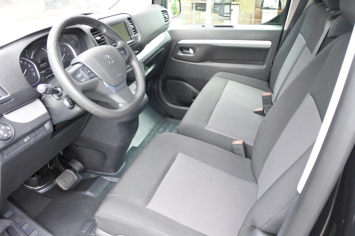 PEUGEOT Traveller Business Stand.-showroom-element-1