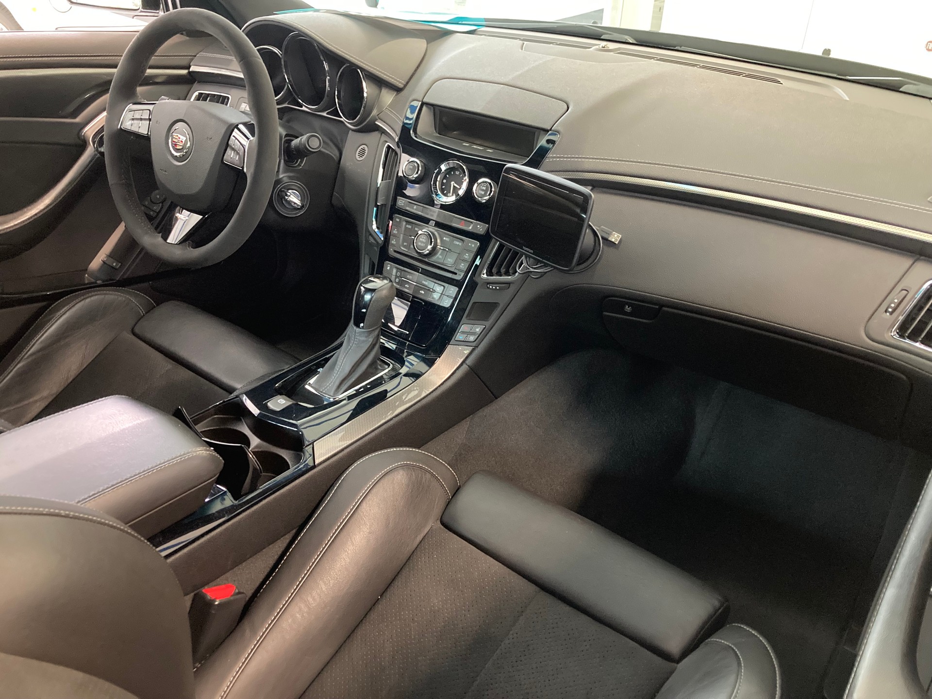 CADILLAC CTS-V Coupé 6.2 V8 SC Automatic-image-7