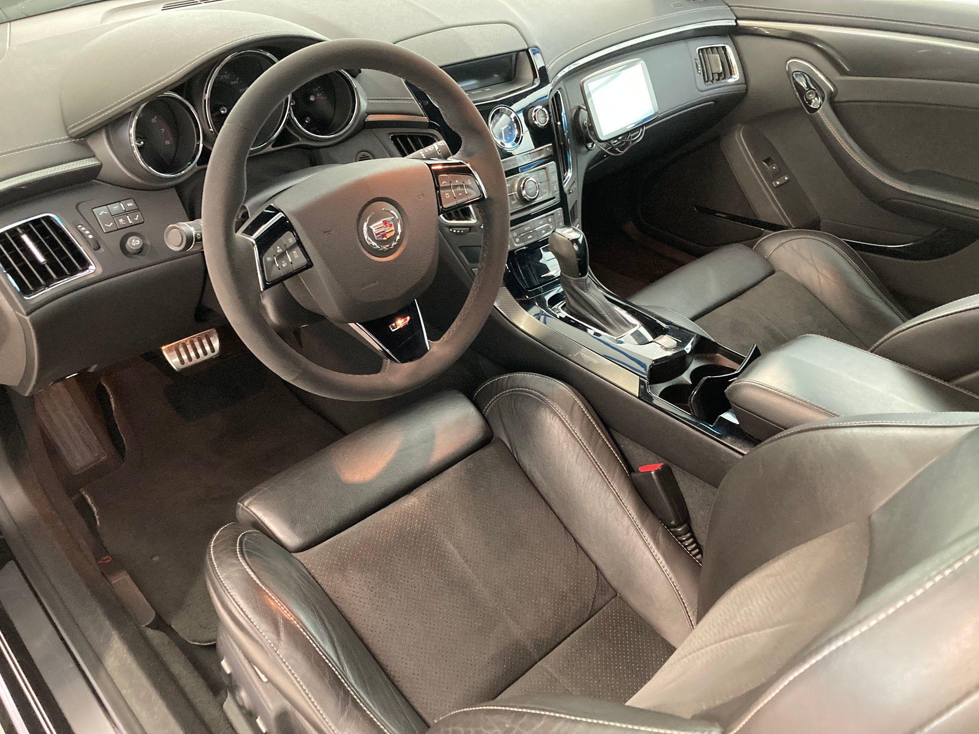 CADILLAC CTS-V Coupé 6.2 V8 SC Automatic-image-6
