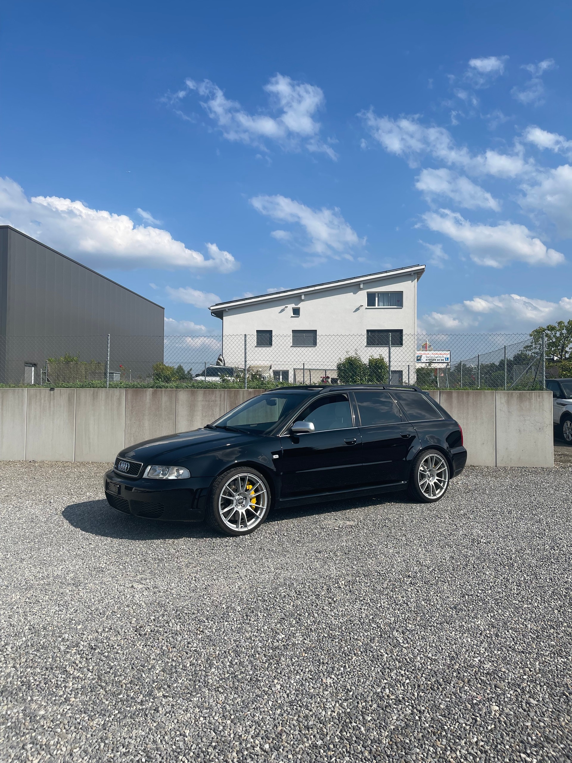 AUDI RS4 Avant quattro-image-3