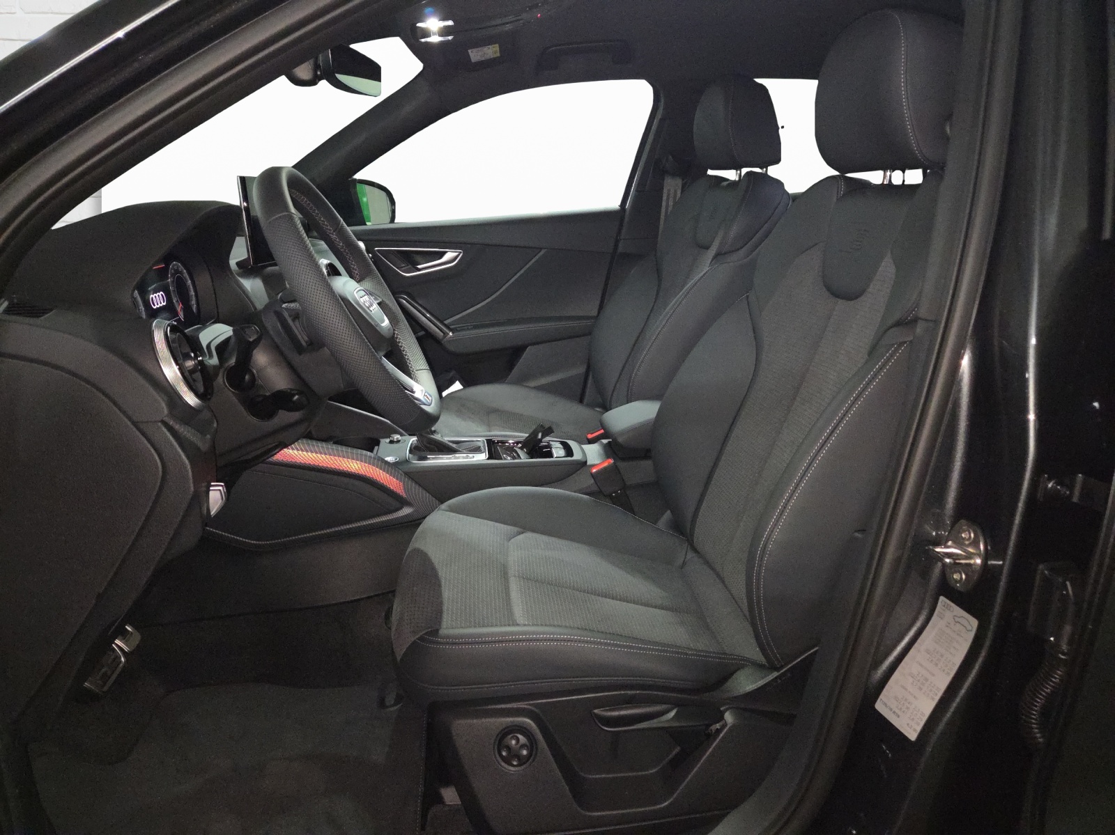 AUDI Q2 40 TFSI S line Attraction quattro S-tronic-image-4