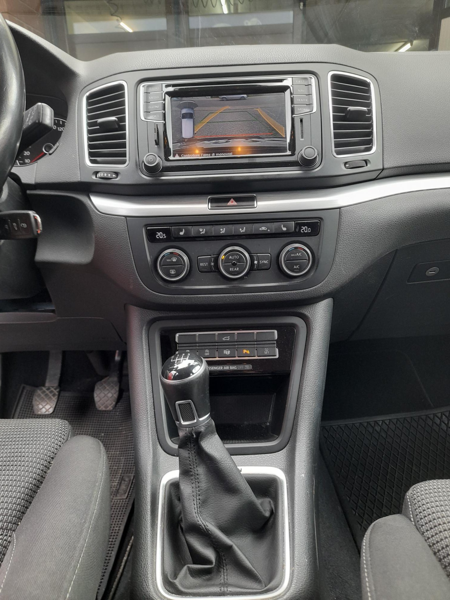 VW Sharan 2.0 TDI BMT Trendline 4Motion-image-3
