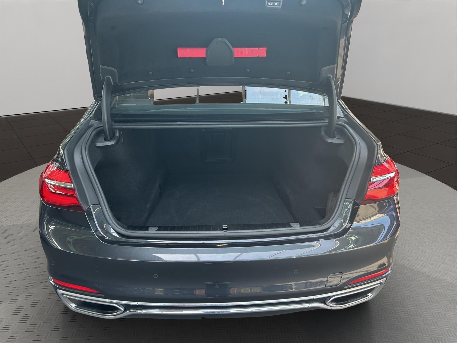 BMW 750i xDrive-image-22