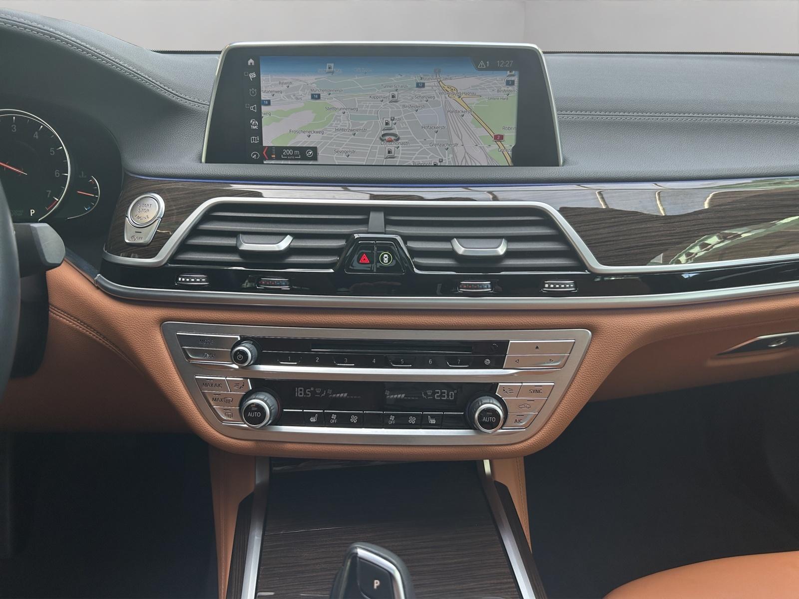 BMW 750i xDrive-image-9