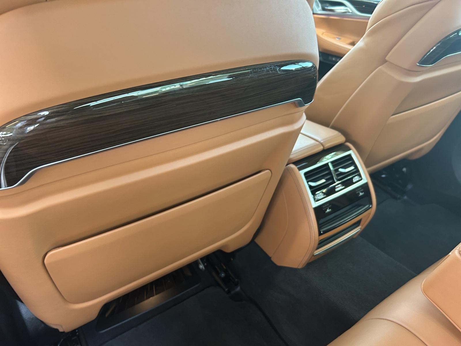 BMW 750i xDrive-image-17