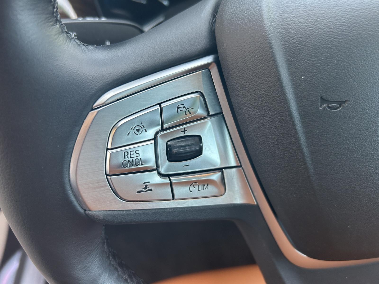 BMW 750i xDrive-image-16