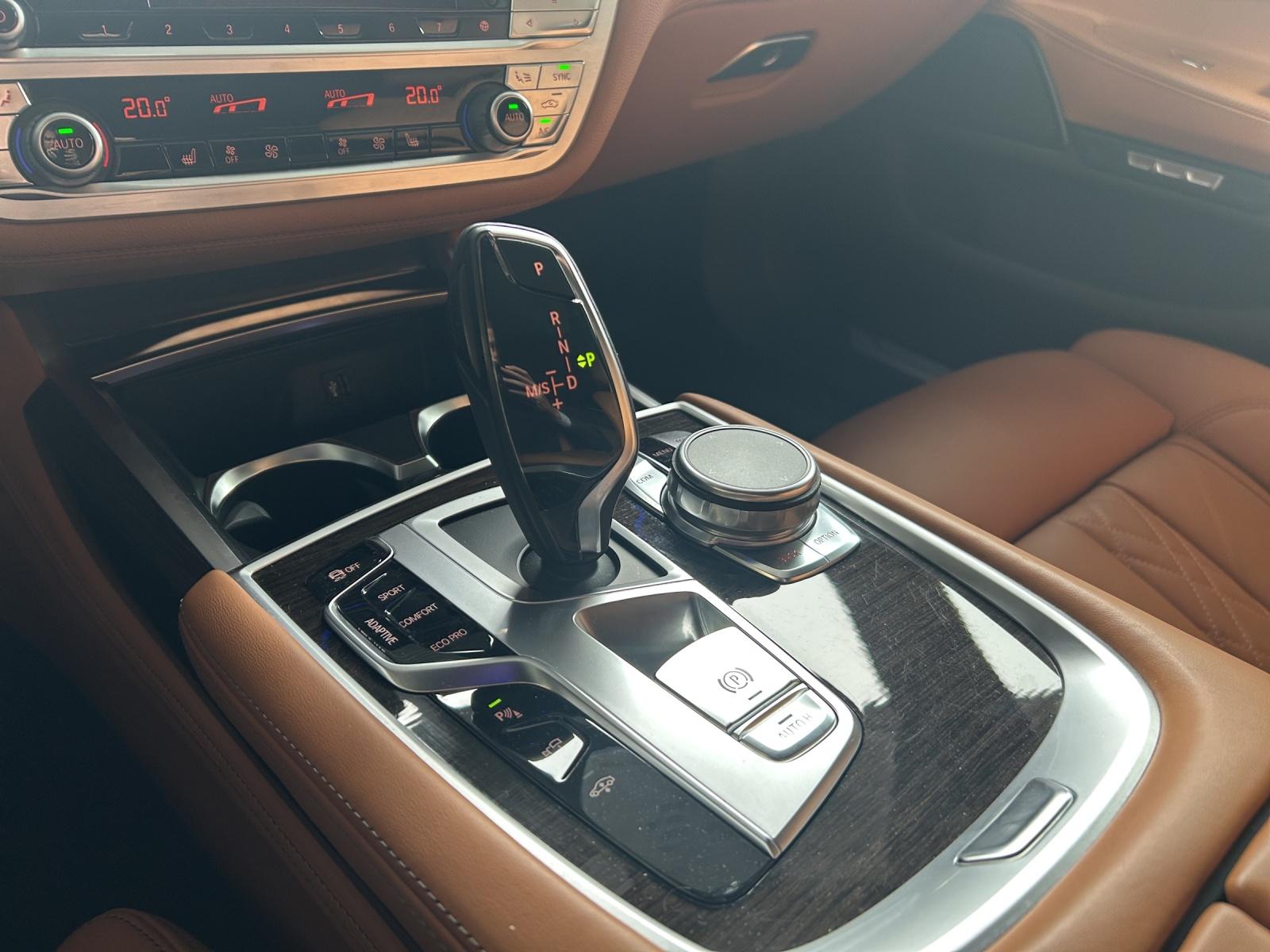 BMW 750i xDrive-image-19