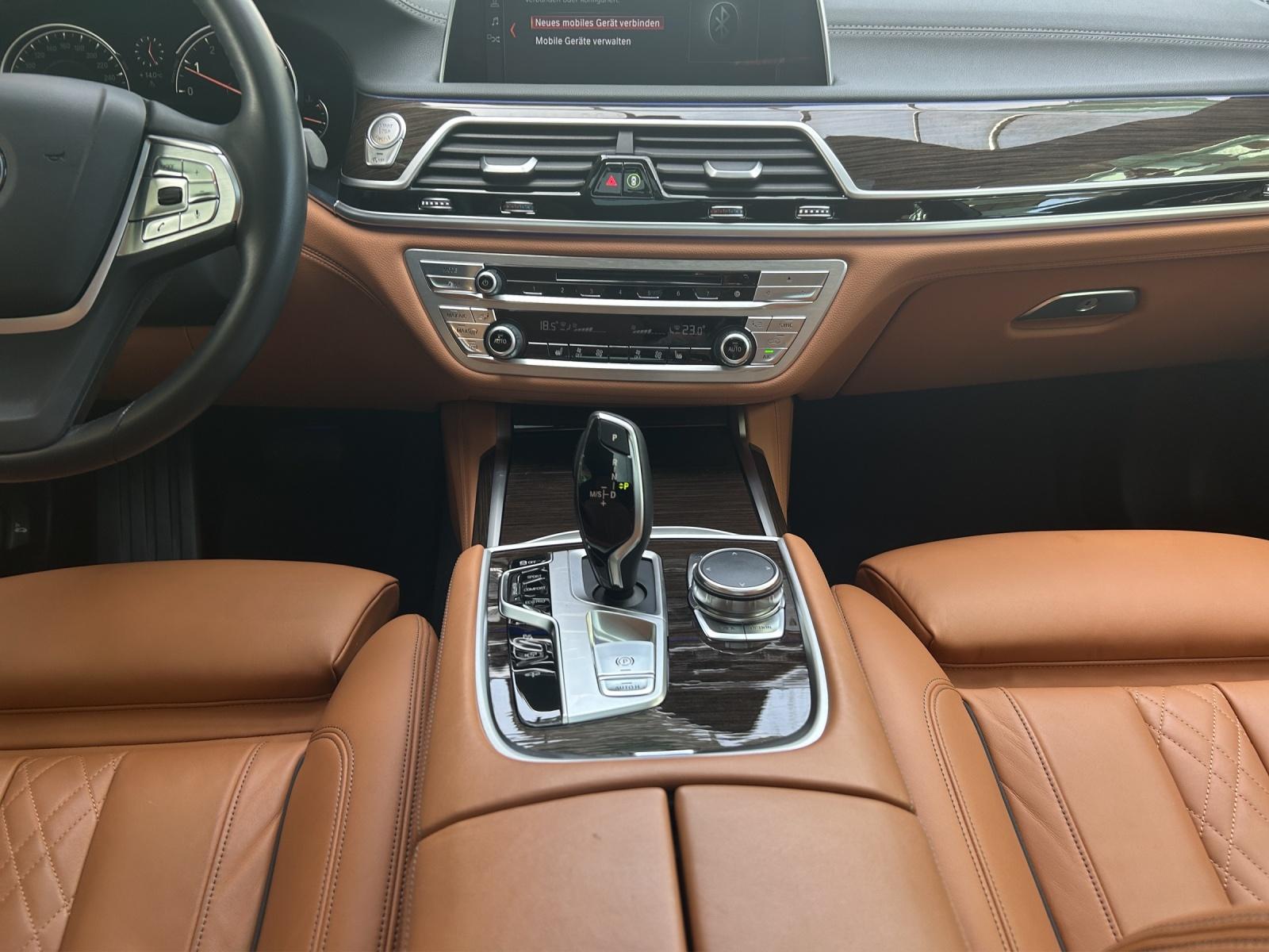 BMW 750i xDrive-image-7