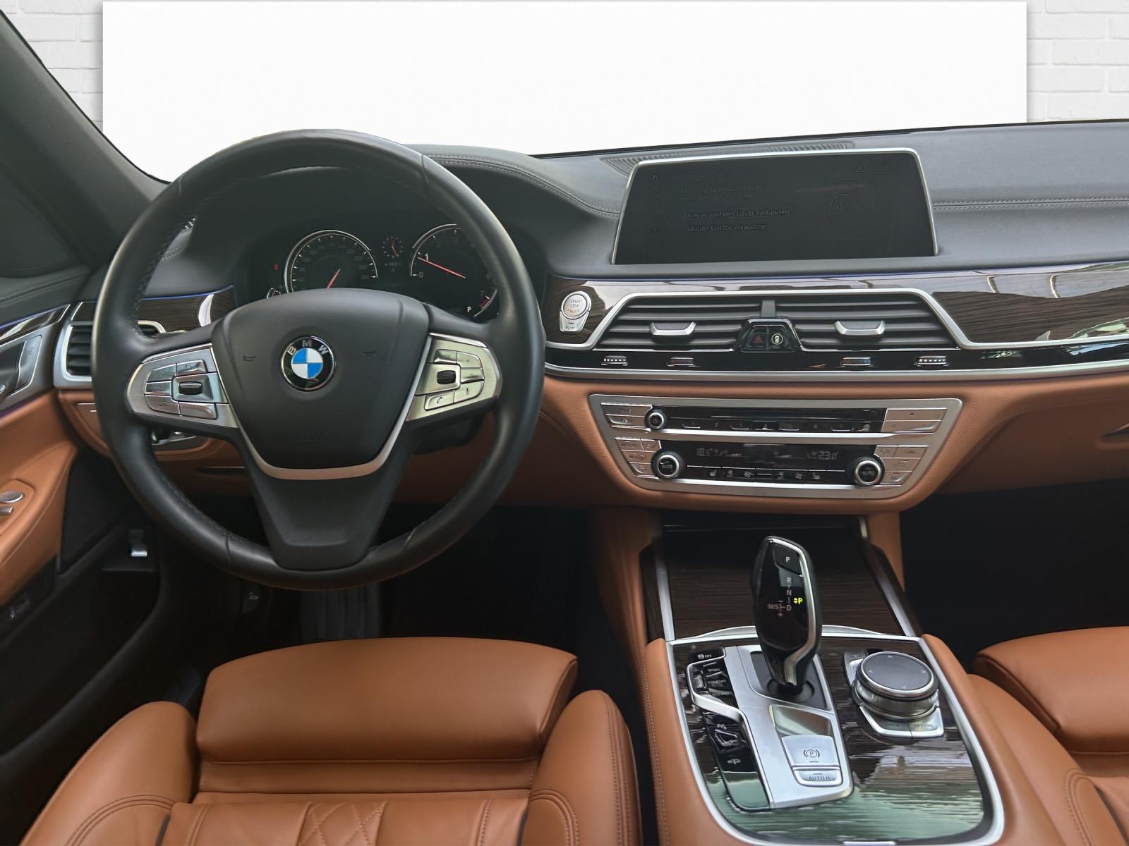 BMW 750i xDrive-image-6
