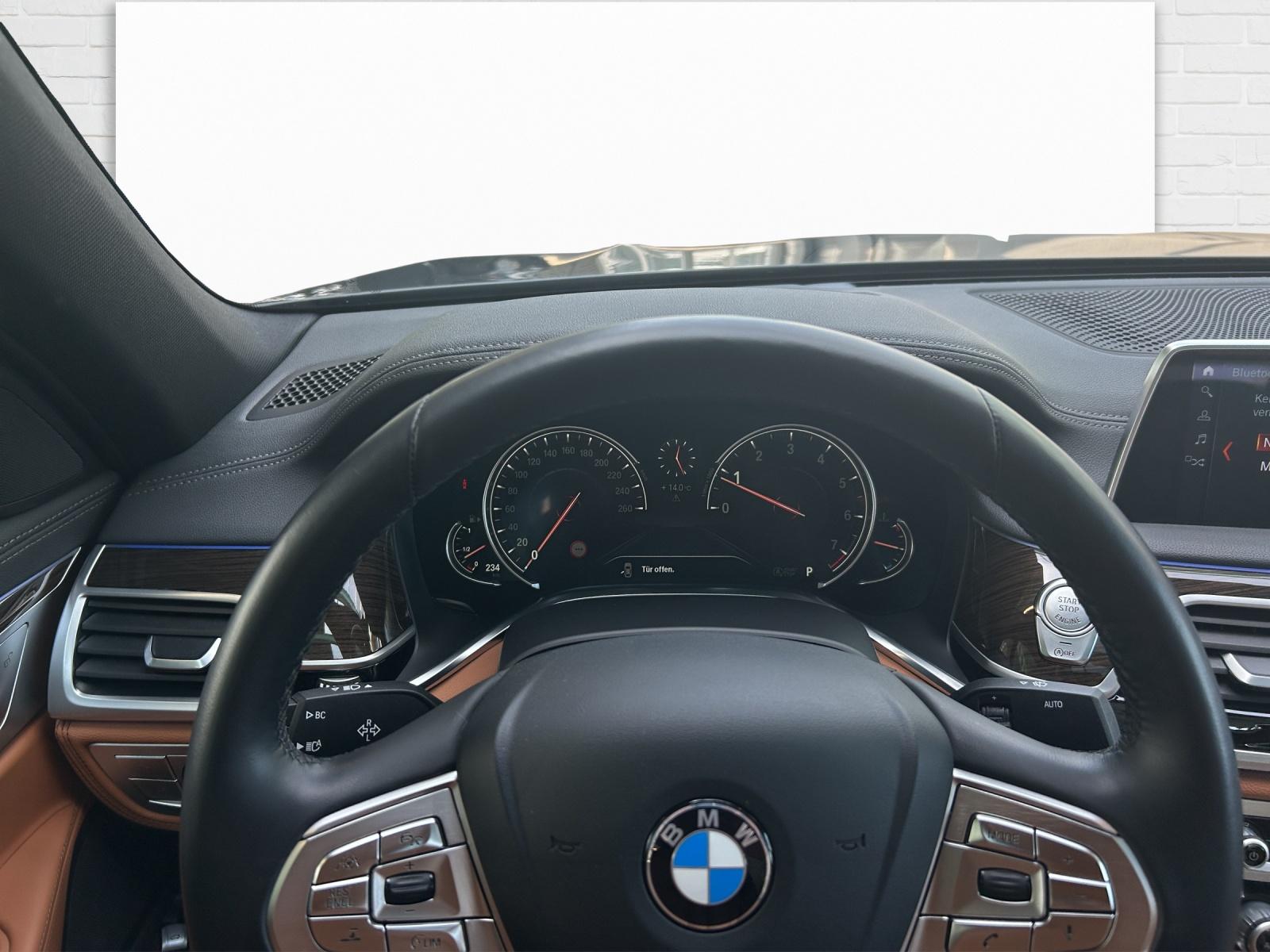 BMW 750i xDrive-image-8