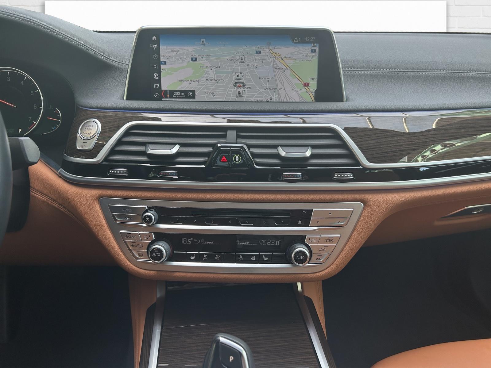 BMW 750i xDrive-image-9