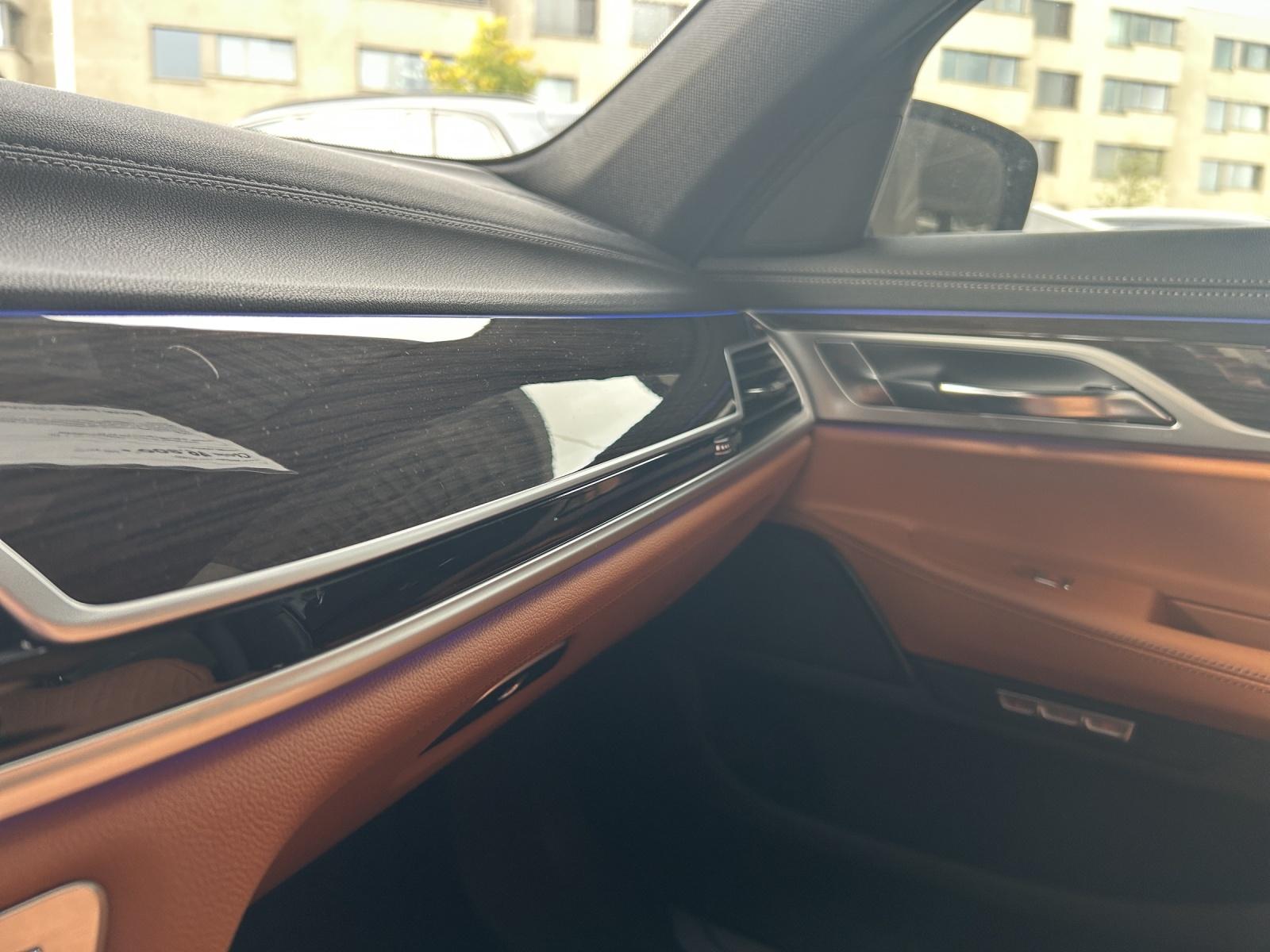 BMW 750i xDrive-image-18