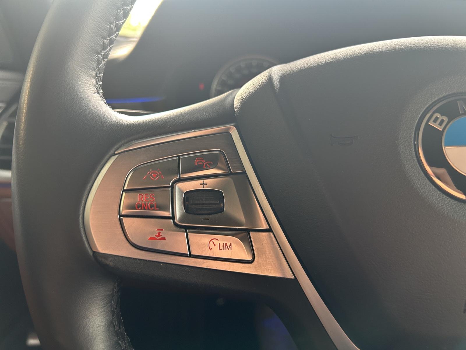 BMW 750i xDrive-image-21