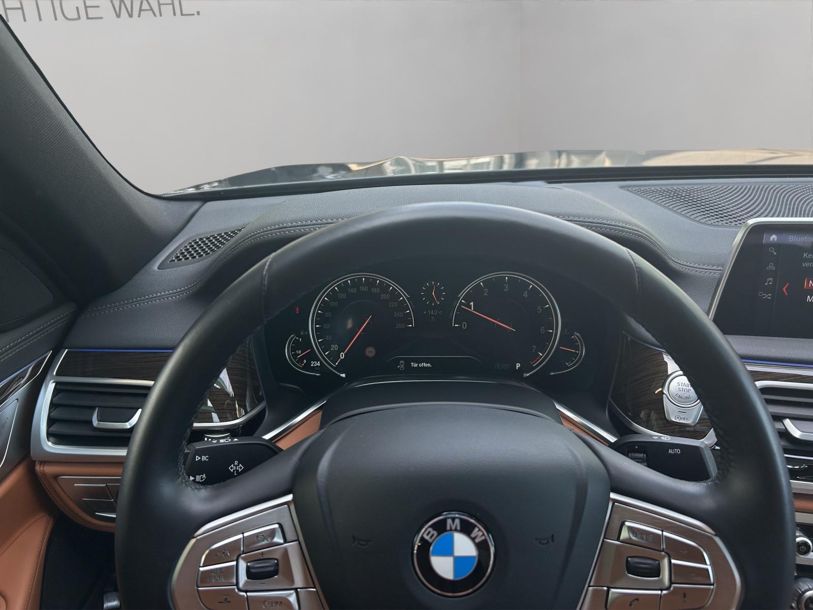 BMW 750i xDrive-image-8