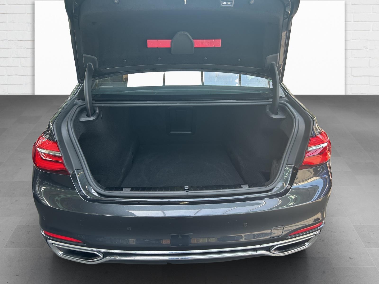 BMW 750i xDrive-image-22