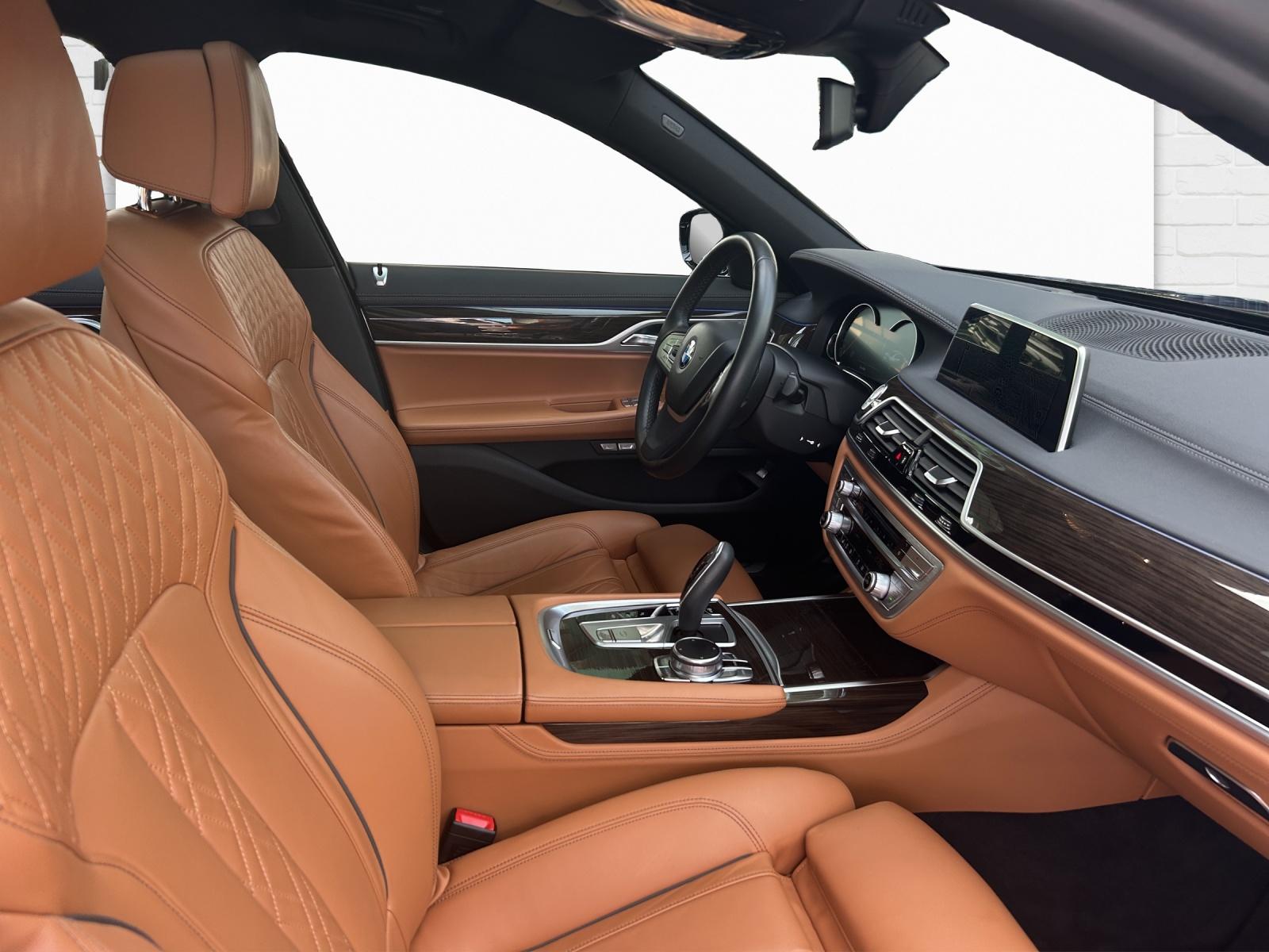 BMW 750i xDrive-image-10