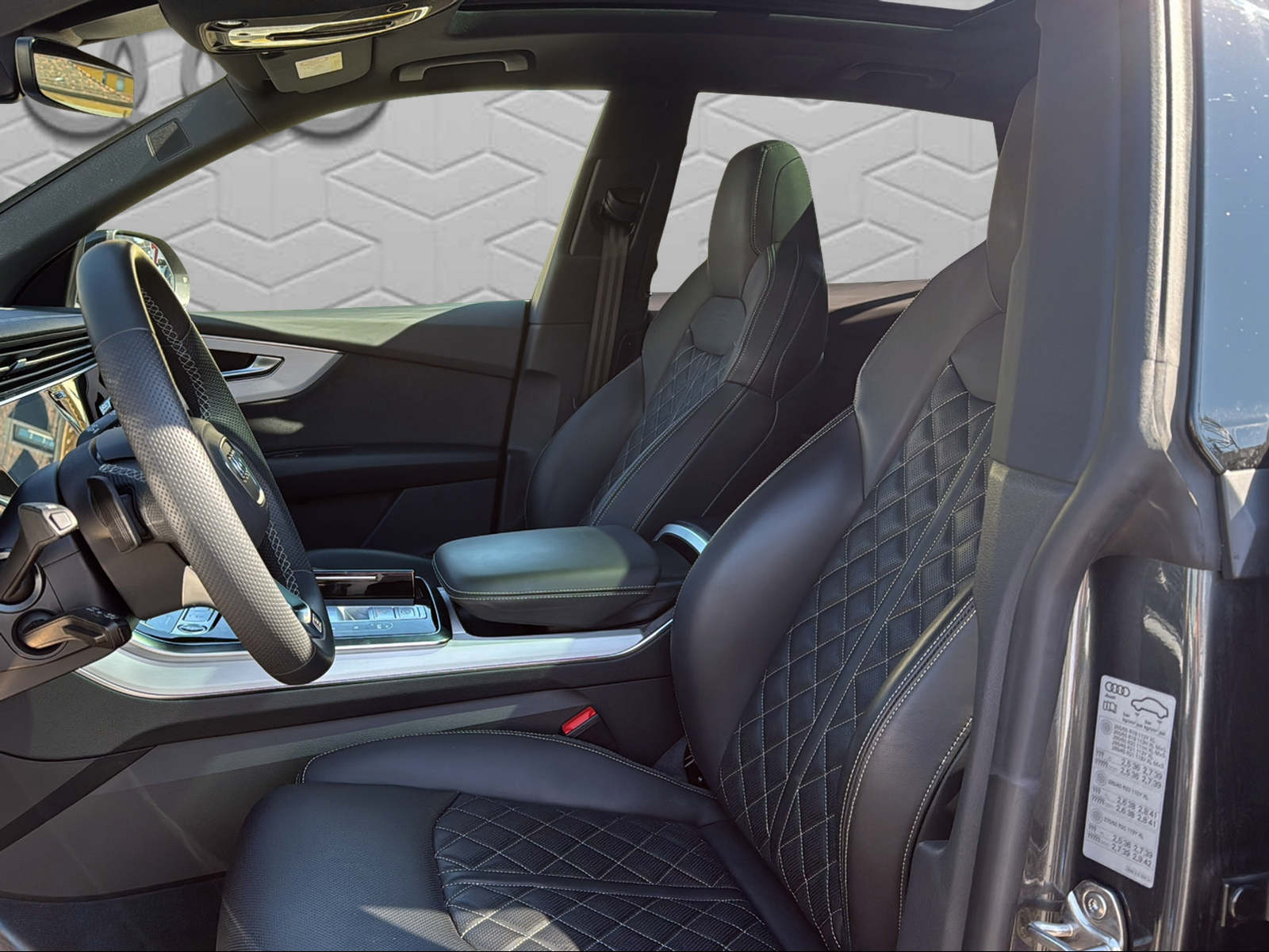 AUDI Q8 60 TFSI e quattro PHEV tiptronic-image-6
