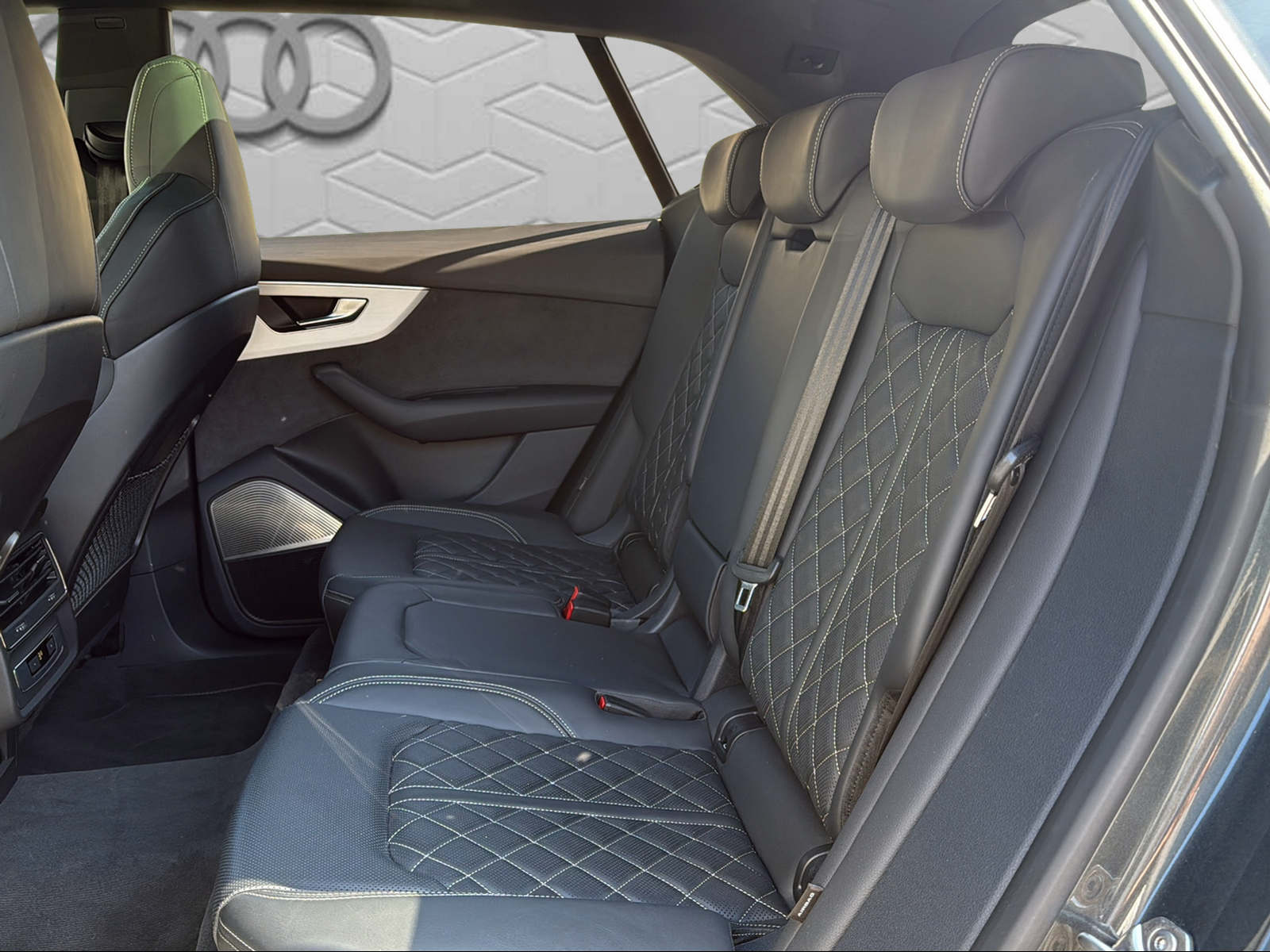 AUDI Q8 60 TFSI e quattro PHEV tiptronic-image-12