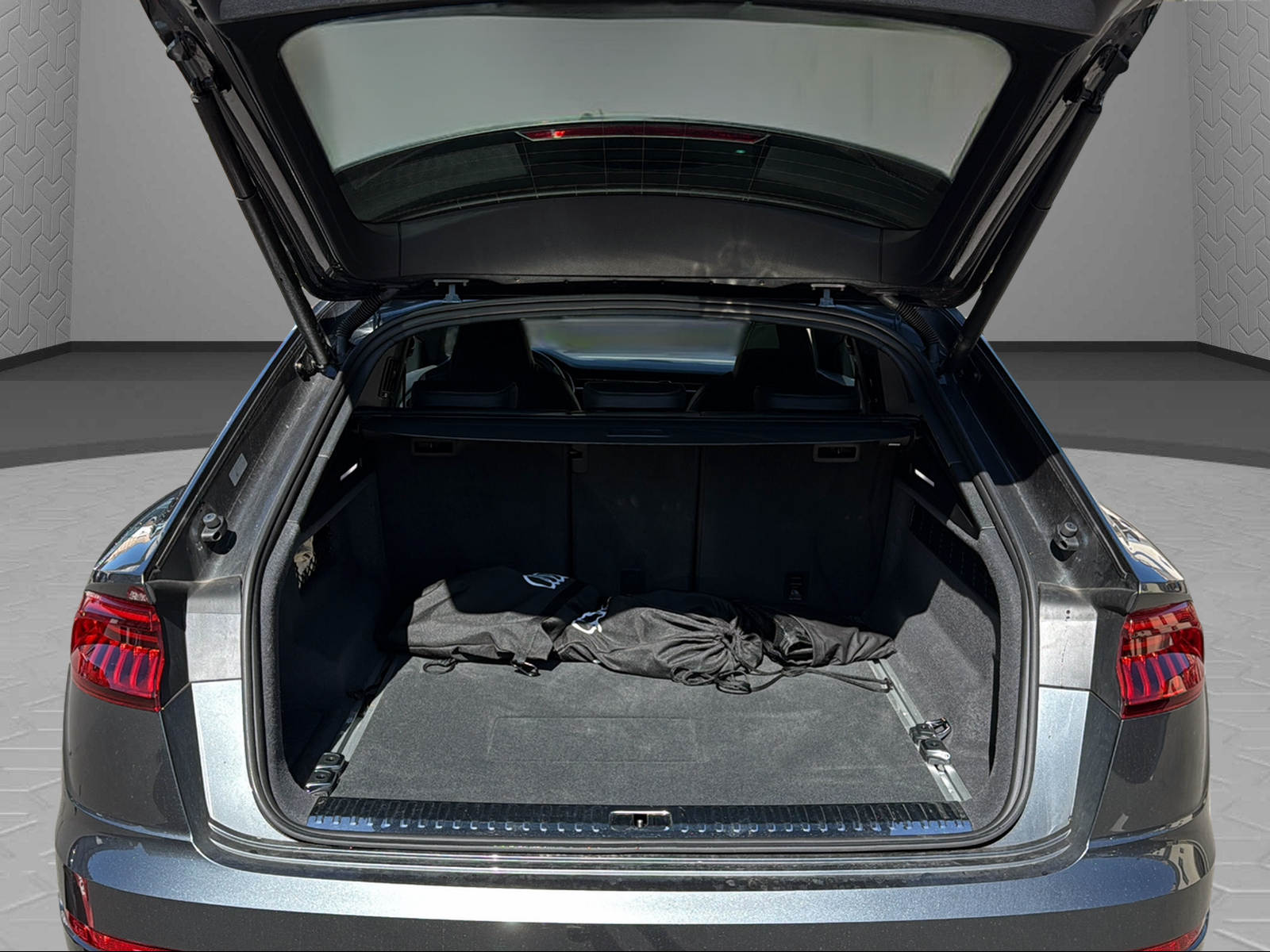 AUDI Q8 60 TFSI e quattro PHEV tiptronic-image-13