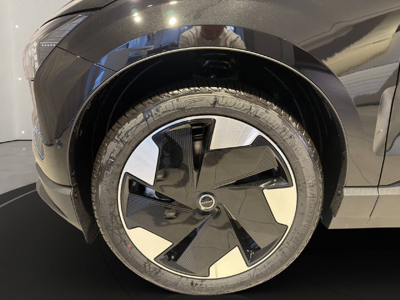 VOLVO EX 30 E60 Twin Ultra Performance AWD-image-13