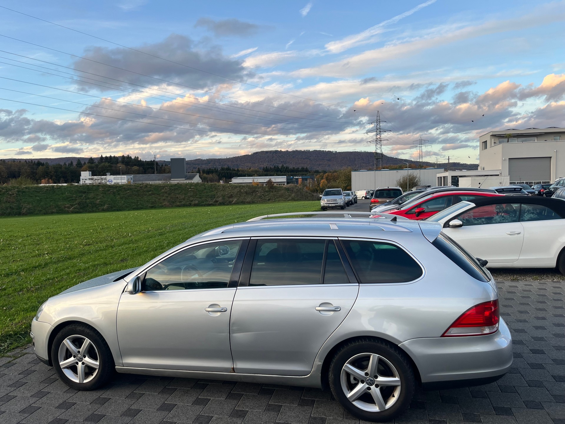 VW Golf Variant 1.9 TDI Comfortline 4Motion-image-1