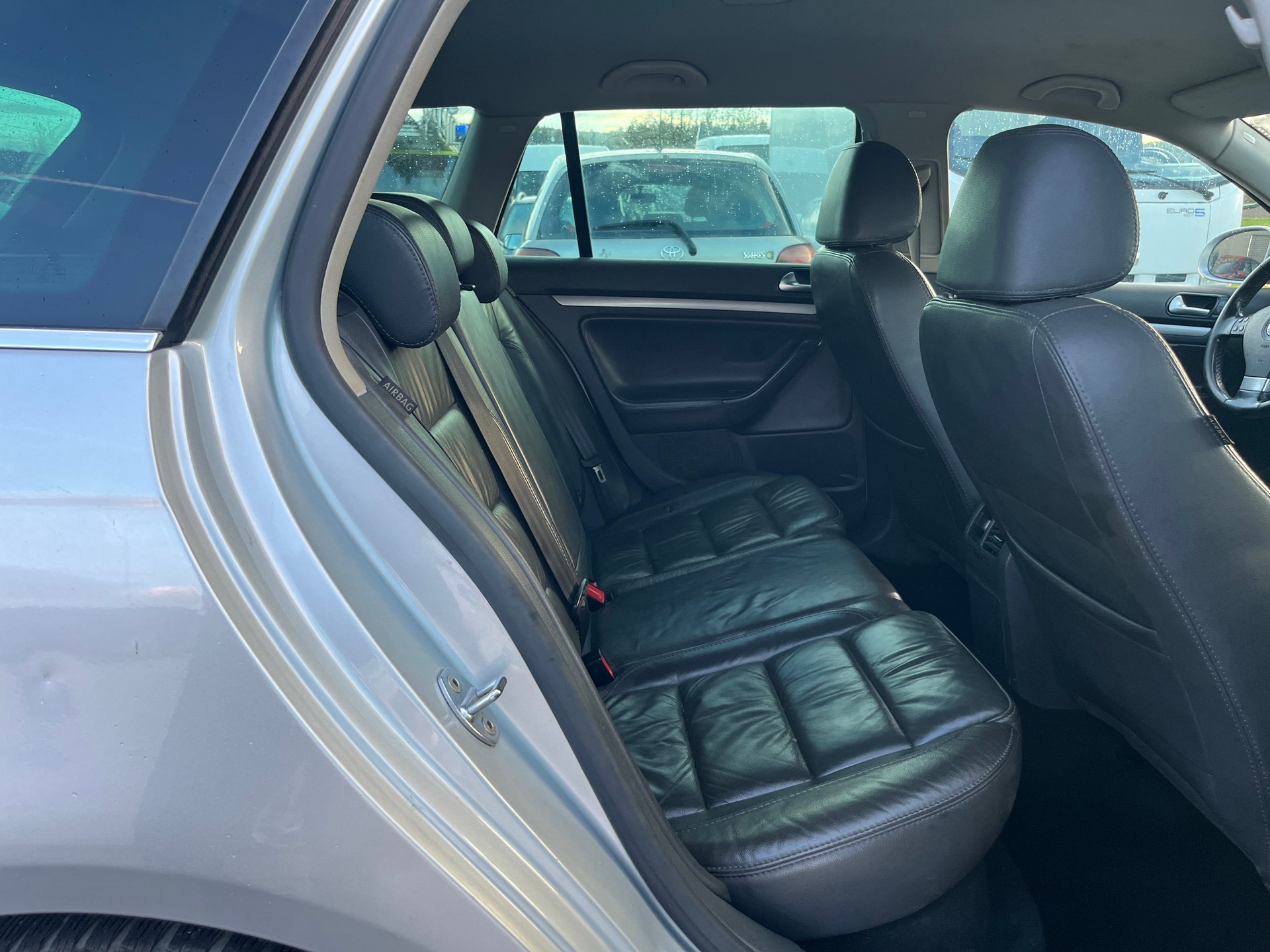 VW Golf Variant 1.9 TDI Comfortline 4Motion-image-10