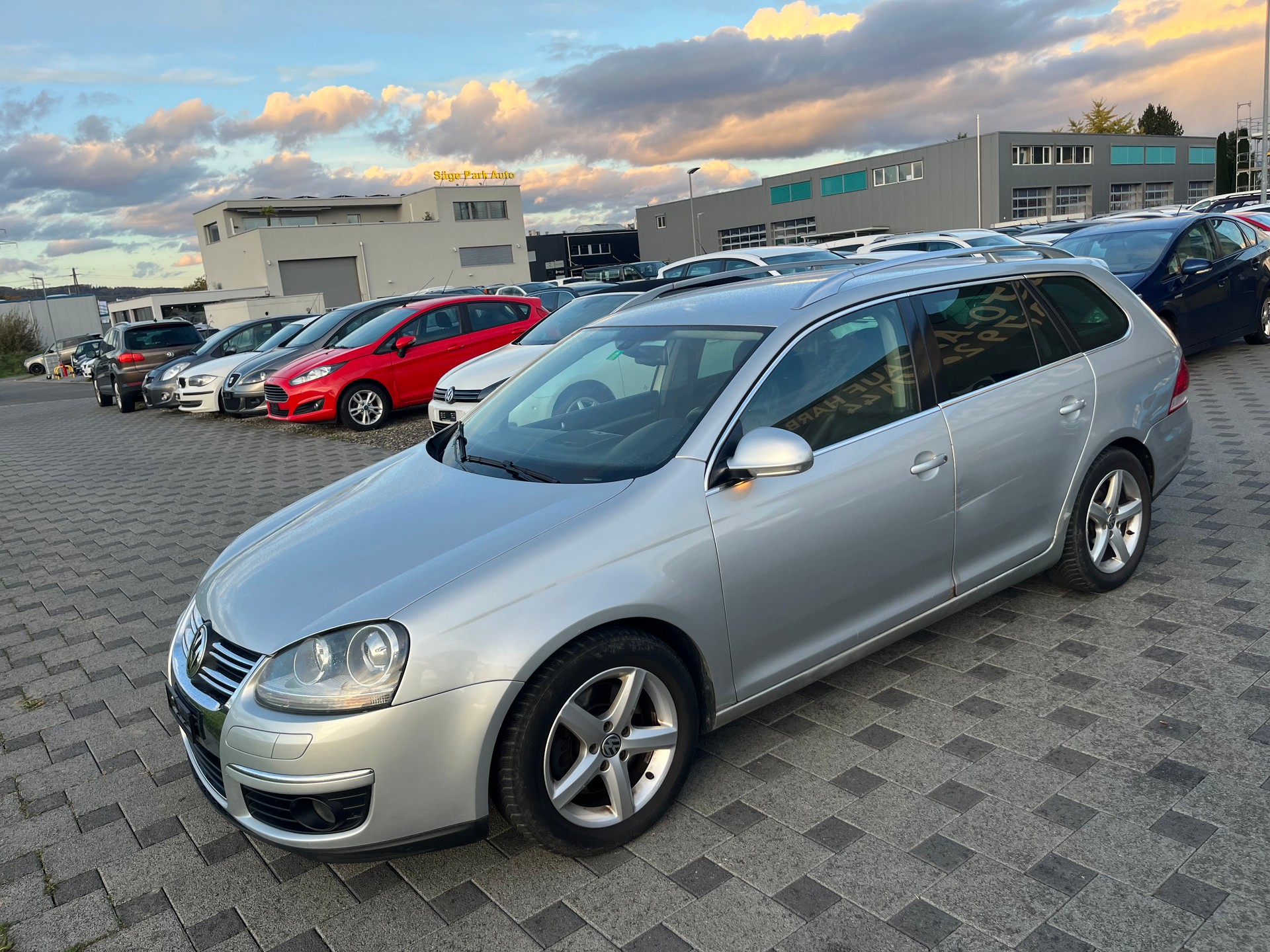 VW Golf Variant 1.9 TDI Comfortline 4Motion-image-6
