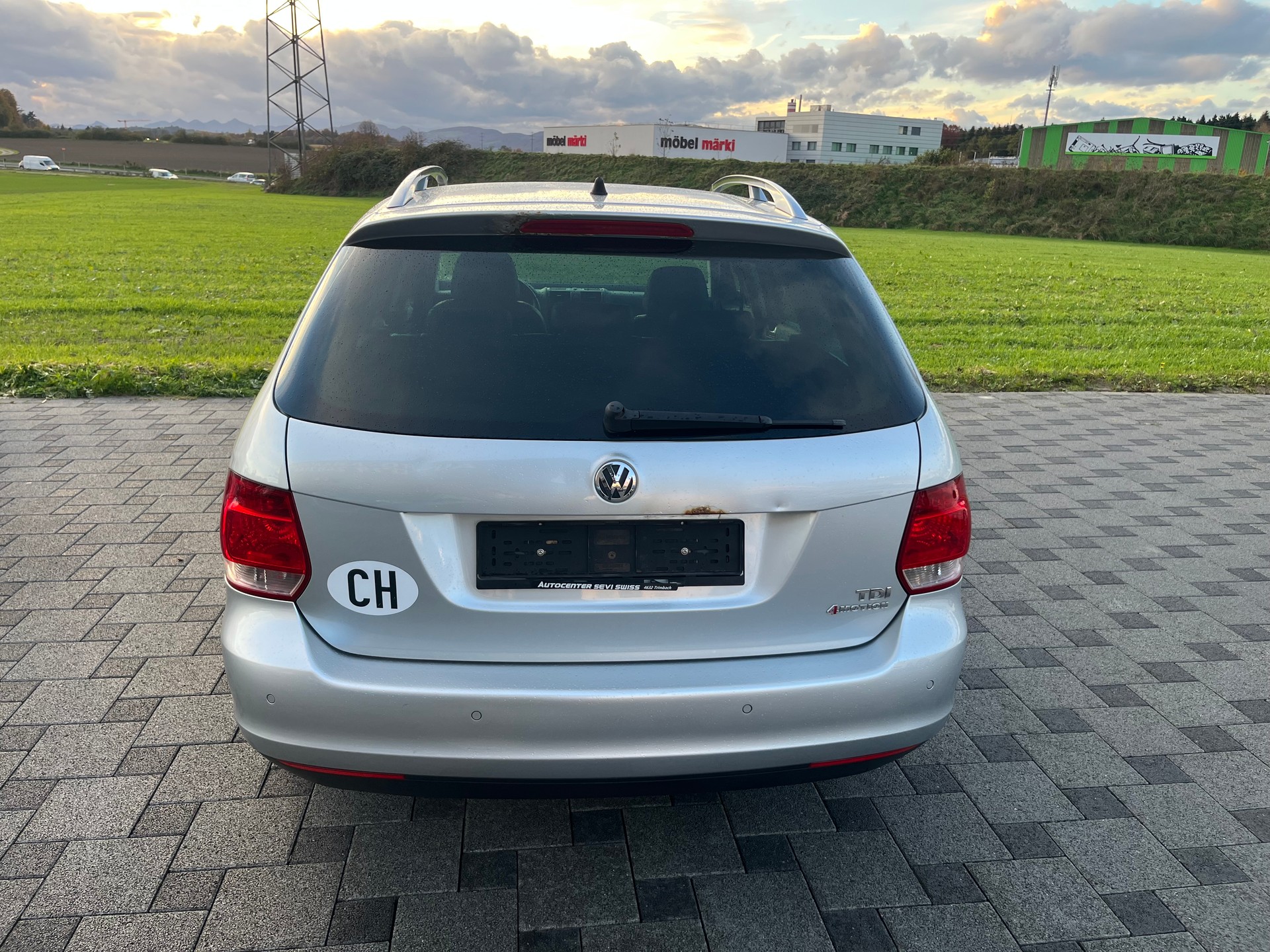 VW Golf Variant 1.9 TDI Comfortline 4Motion-image-4