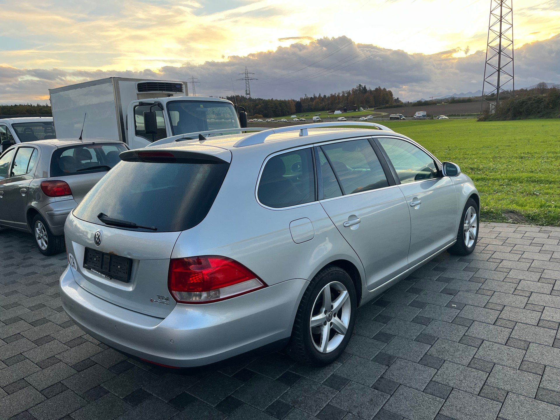 VW Golf Variant 1.9 TDI Comfortline 4Motion-image-3