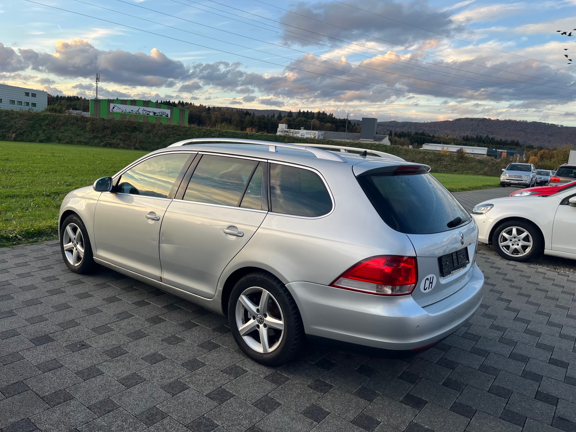 VW Golf Variant 1.9 TDI Comfortline 4Motion-image-5
