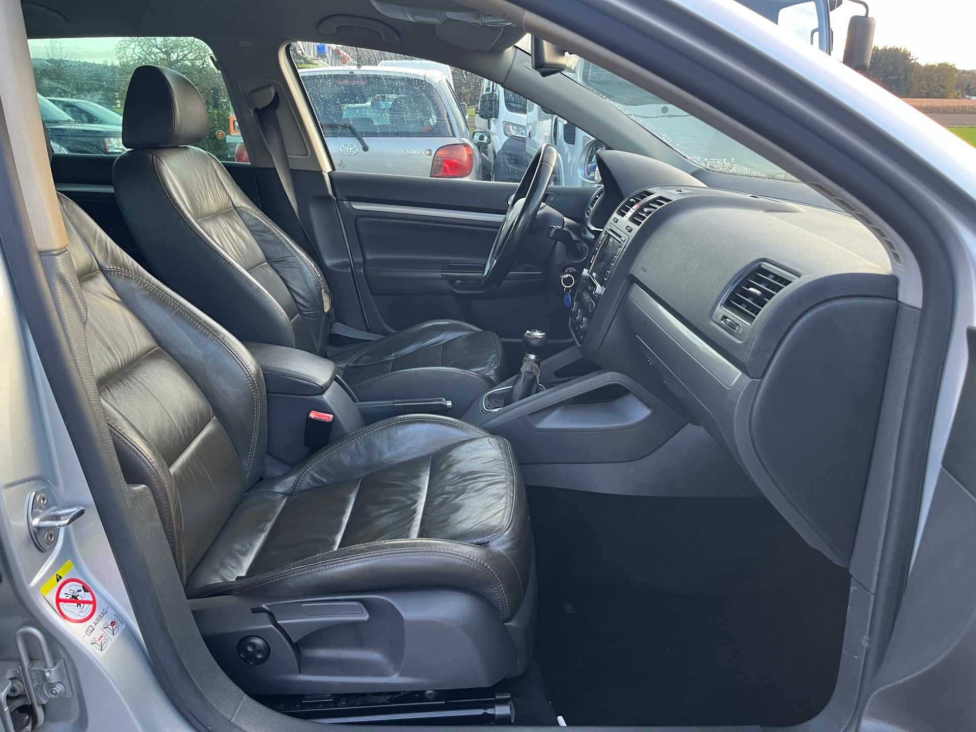 VW Golf Variant 1.9 TDI Comfortline 4Motion-image-12